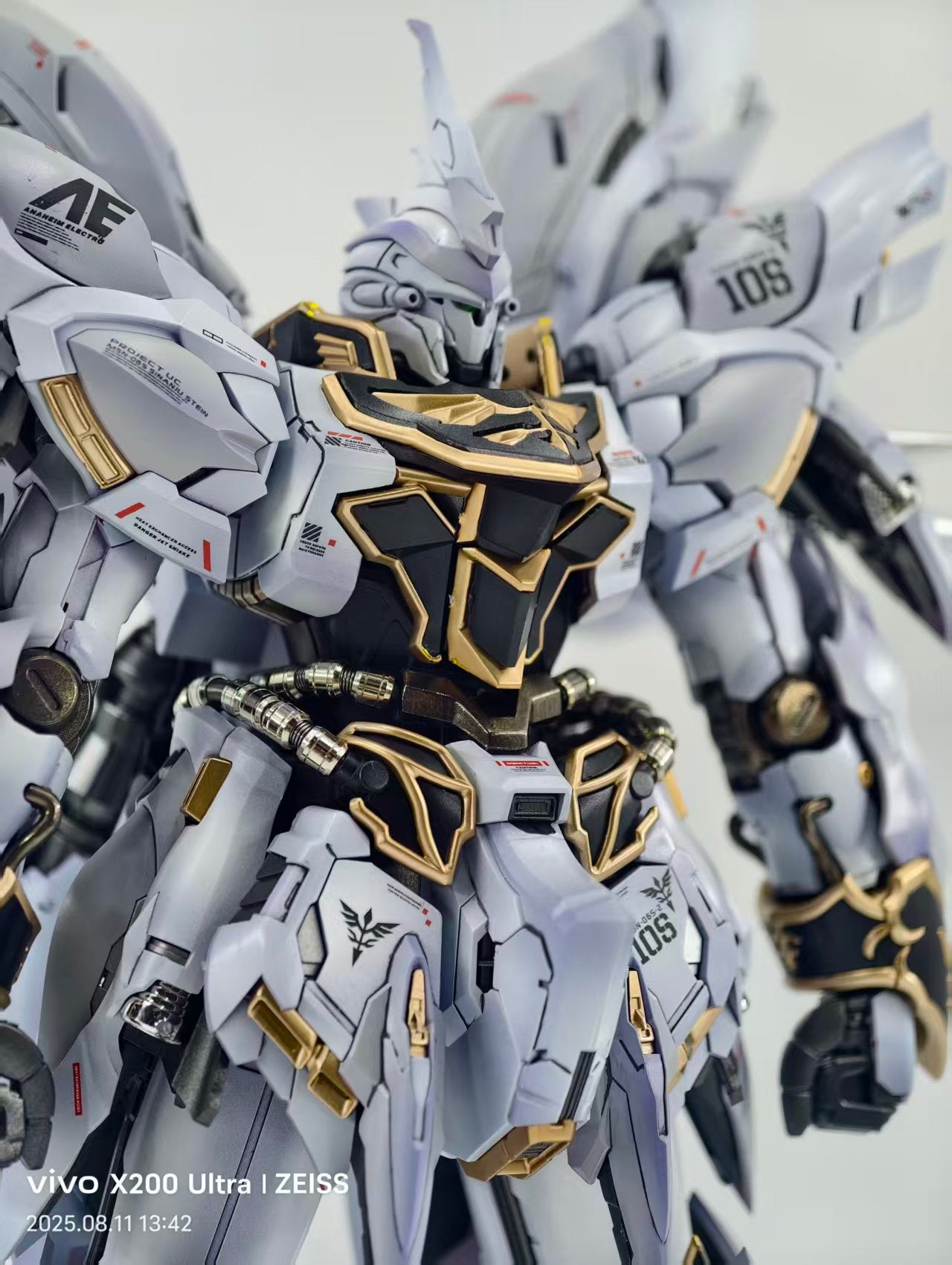 [Color customization]Comet Technology-01-Crimson Drei MG 1/100 GK Sinanju Model Kit (Shading white purple color scheme)