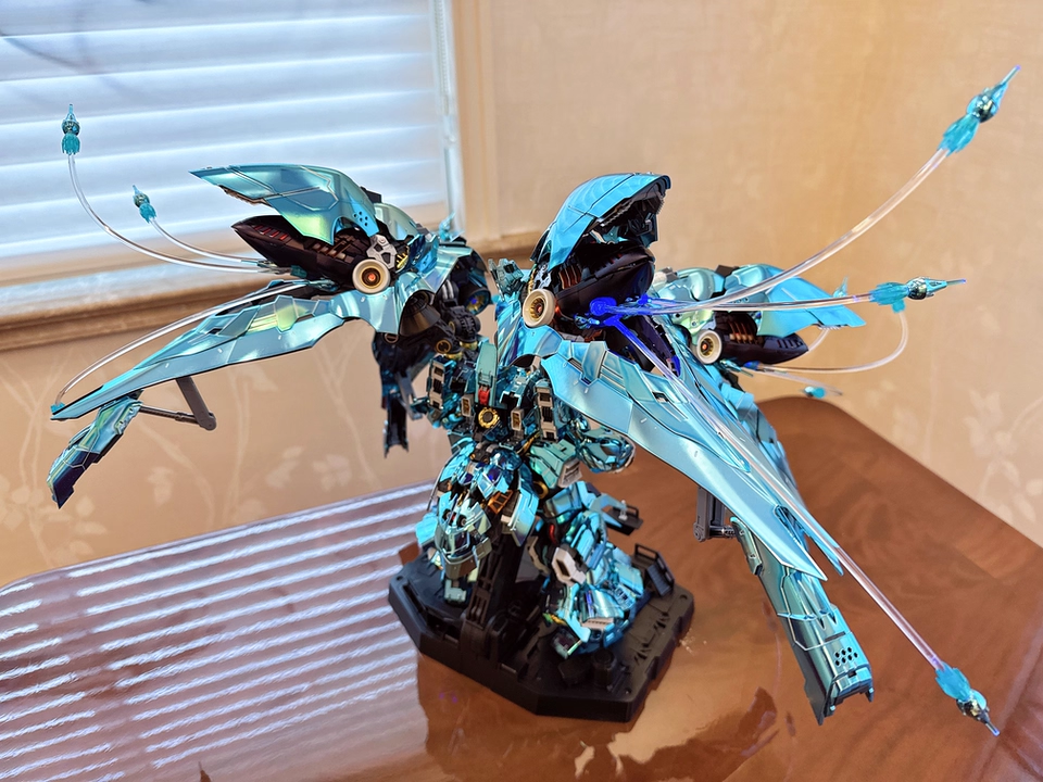 [Color customization]Axis Model Works (Solomon) 1/100 scale Osiris Aerial Dominator (Electroplated Iridescent green color scheme) Model Kit