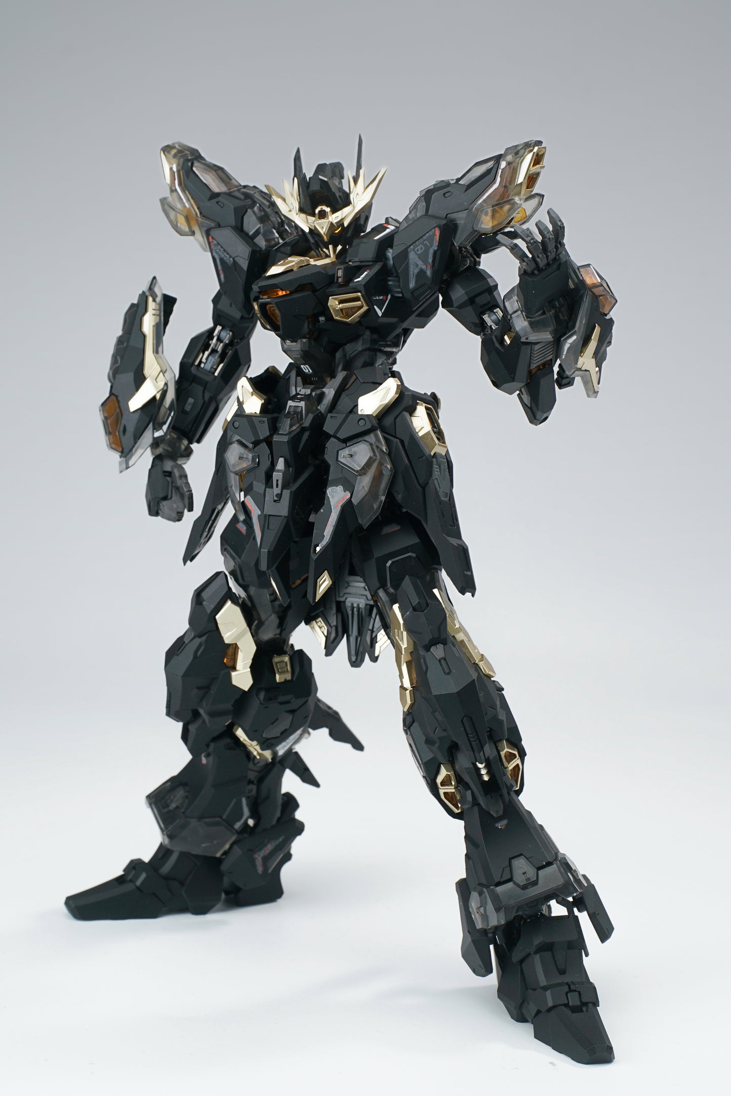 [Pre-Order] Vientiane Fusion 1/100 Apocalypse Mech Assembly Model Kit (Black and Gold scheme)