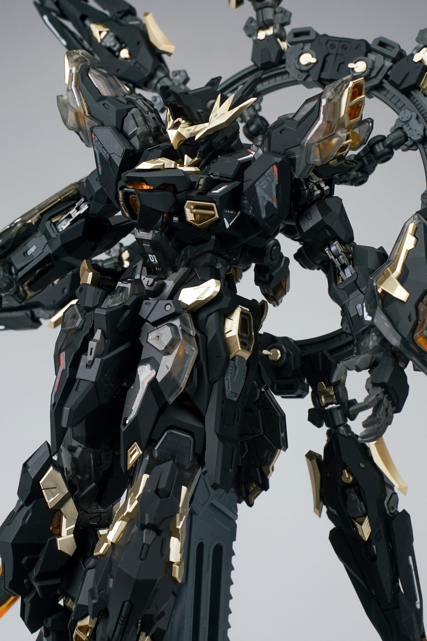 [Pre-Order] Vientiane Fusion 1/100 Apocalypse Mech Assembly Model Kit (Black and Gold scheme)