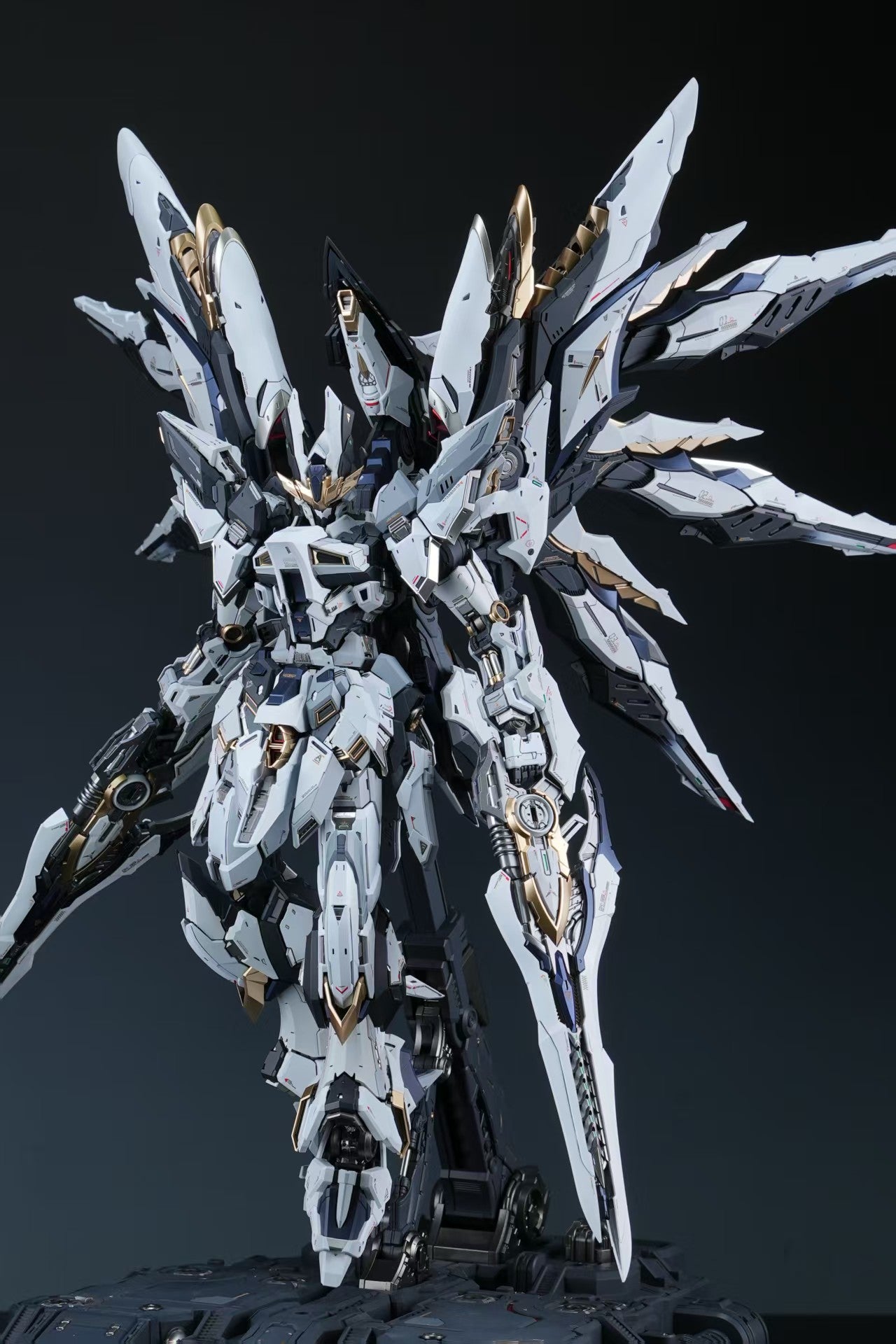 [Color customization] Einta Industries 1/72 Sky Defender (Asymmetrical Color Scheme) Model Kit