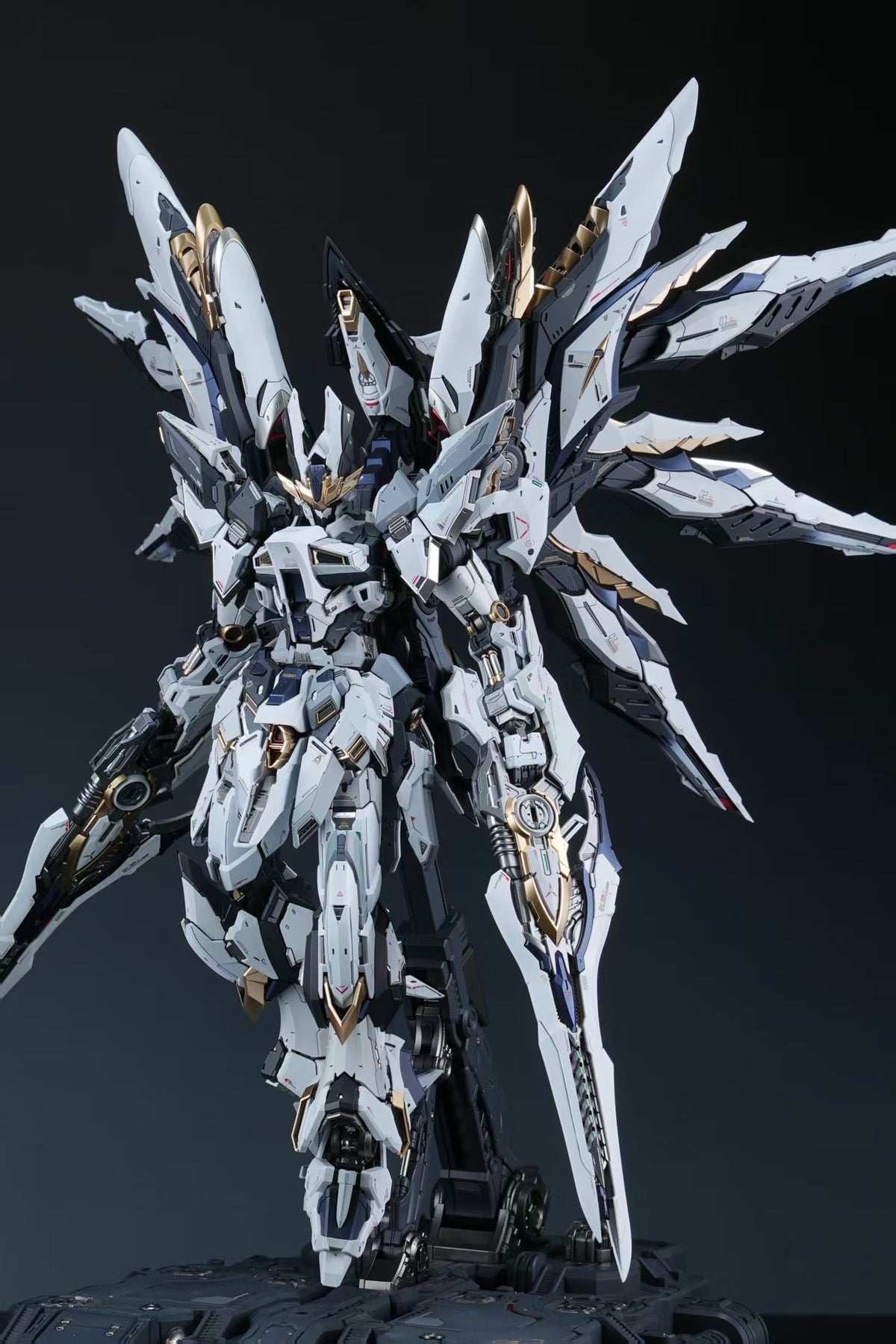 [Color customization] Einta Industries 1/72 Sky Defender (Asymmetrical Color Scheme) Model Kit