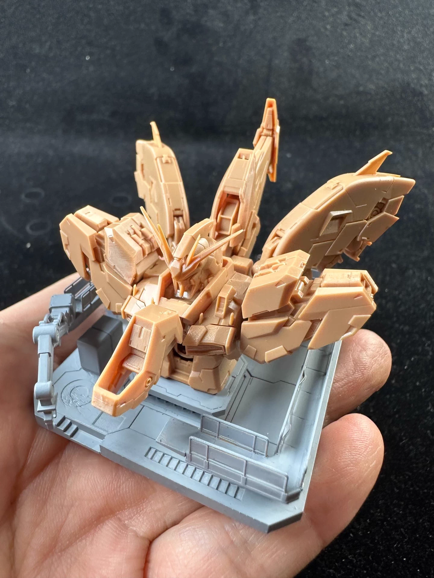 [3D printed parts] Hi-ν Articulated Bust Maintenance Base Set - 14K Ultra-High Precision | Armor Explosion + Hatch Opening + Spherical Cockpit Removable