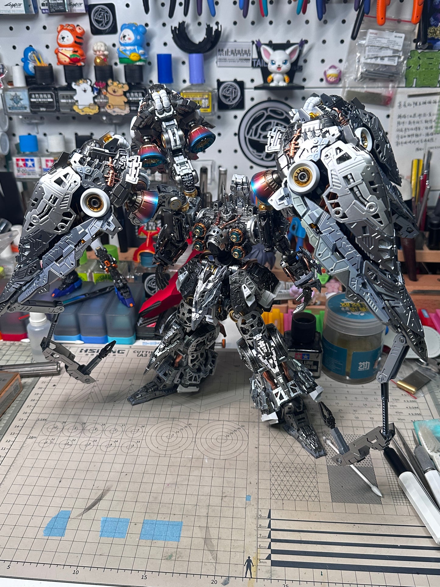 [Color customization]Axis Model Works (Solomon) 1/100 scale Osiris Aerial Dominator (Electroplated Iridescent green color scheme) Model Kit