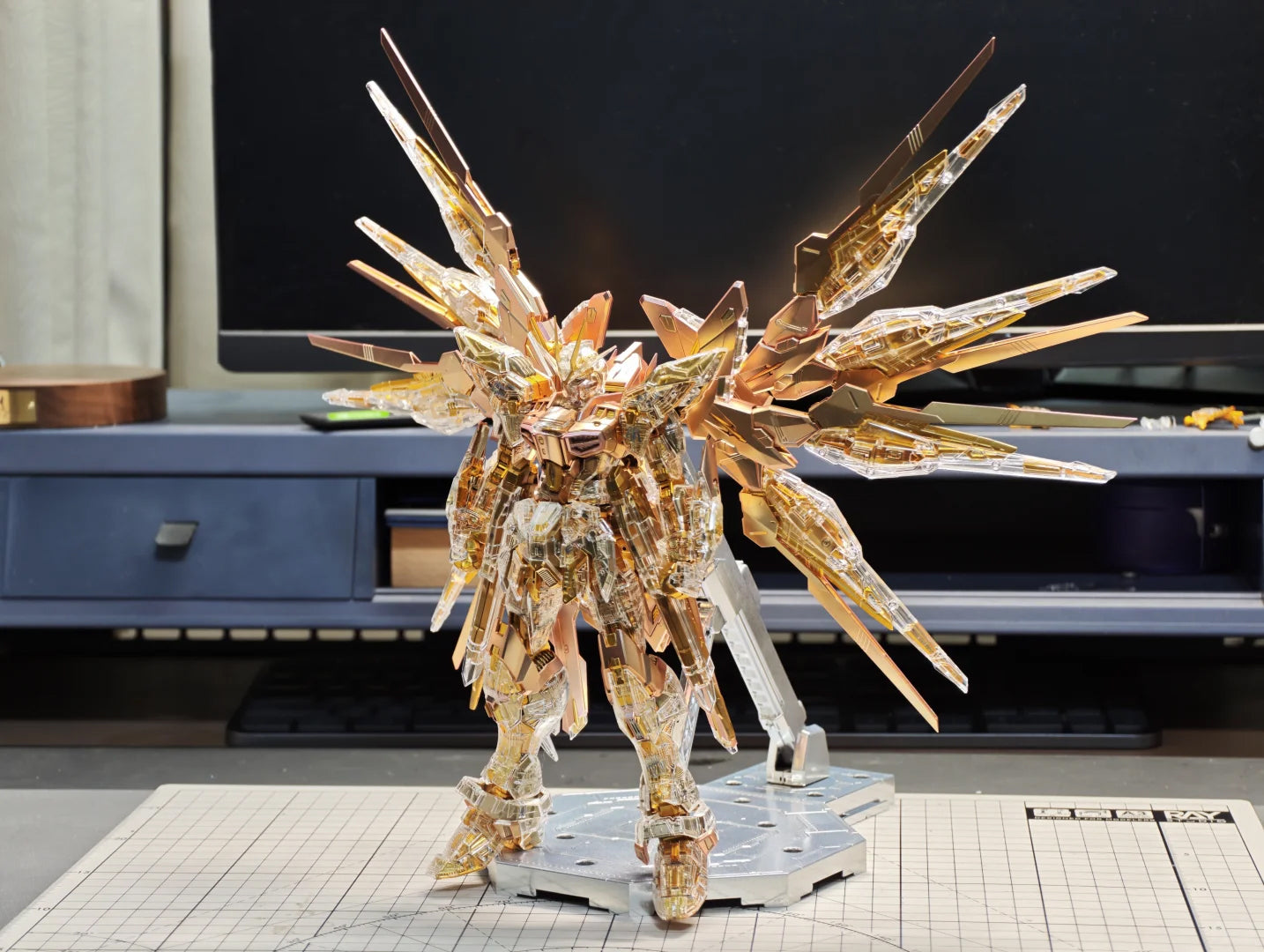 [Custom Electroplating] Bandai MGEX 1/100 Strike Freedom Mechanical Clear Ver.  (Mechanical Core Gold Electroplated color sheme) Assembly Model Kit