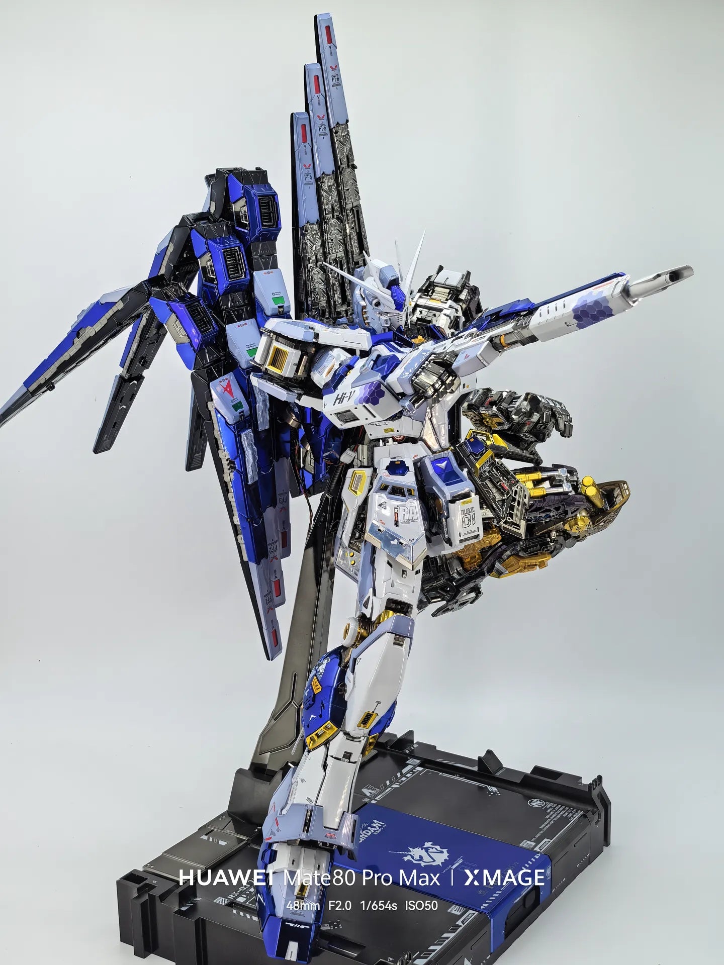 [Custom Electroplating] PG Unleashed 1/60 Nu Gundam (HI-V color scheme) Model Kit