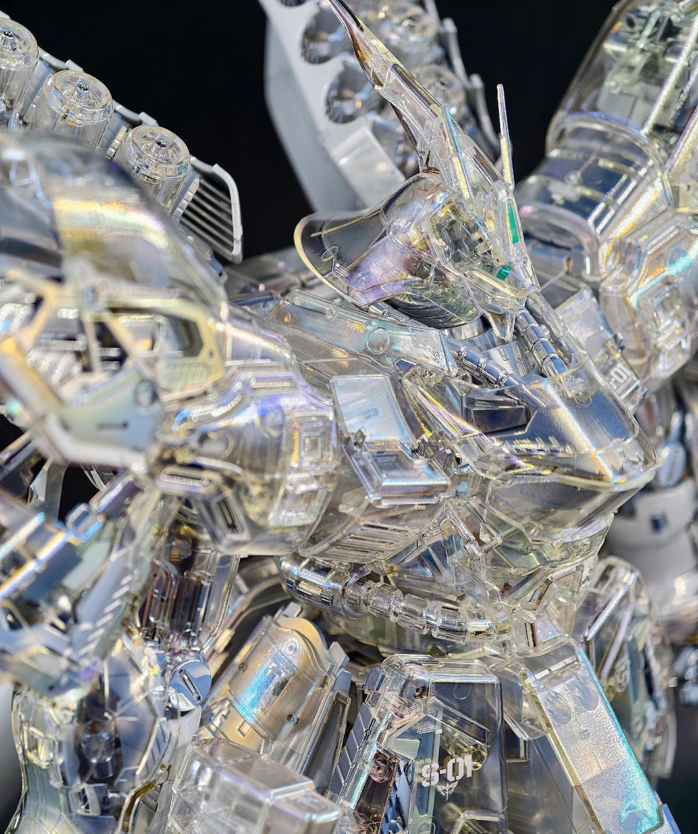 [Custom Electroplating] Bandai MG 1/100 Sazabi Mechanical Clear Ver.  (Geometric Twilight Plating color sheme) Model Kit
