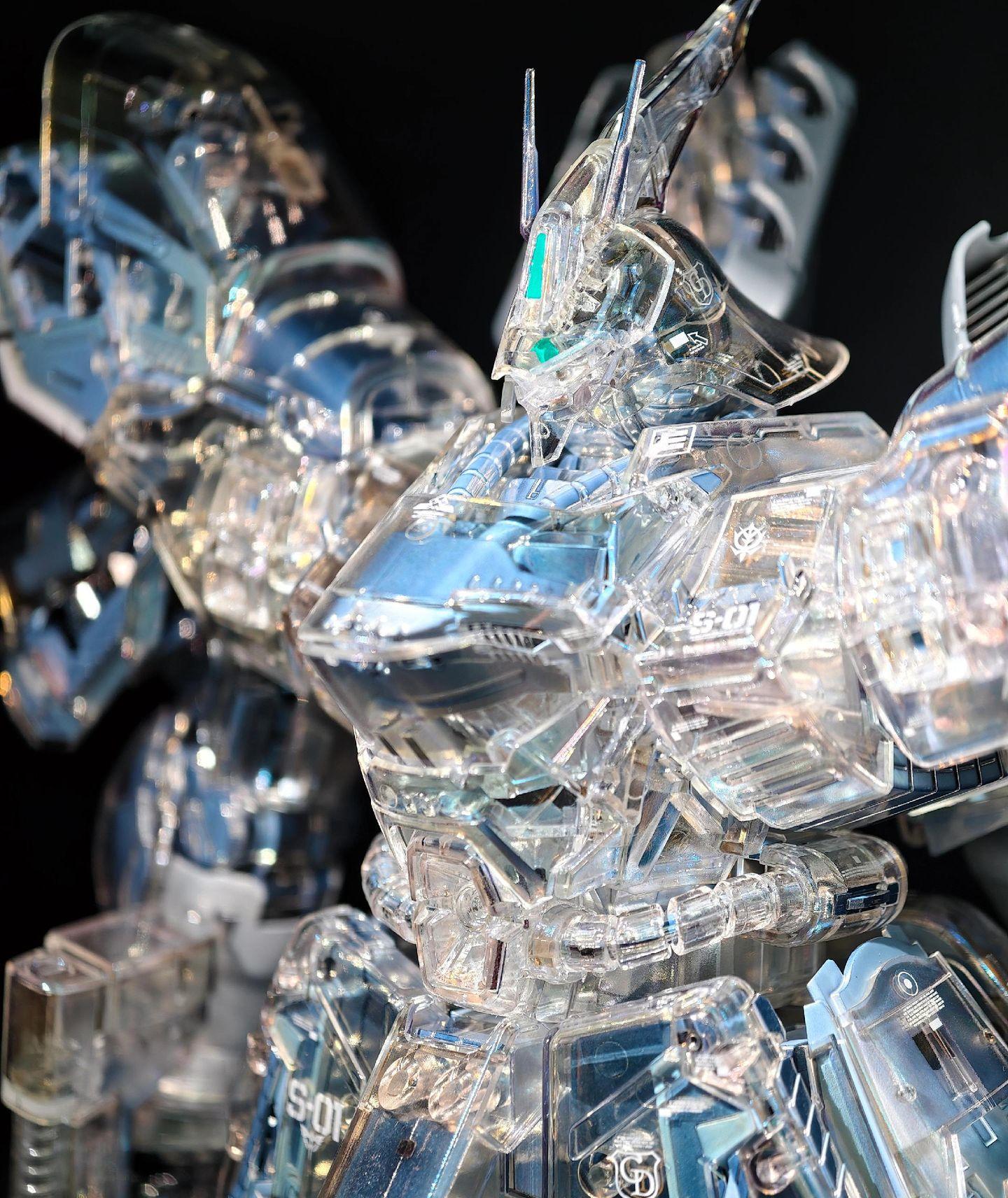 [Custom Electroplating] Bandai MG 1/100 Sazabi Mechanical Clear Ver.  (Geometric Twilight Plating color sheme) Model Kit