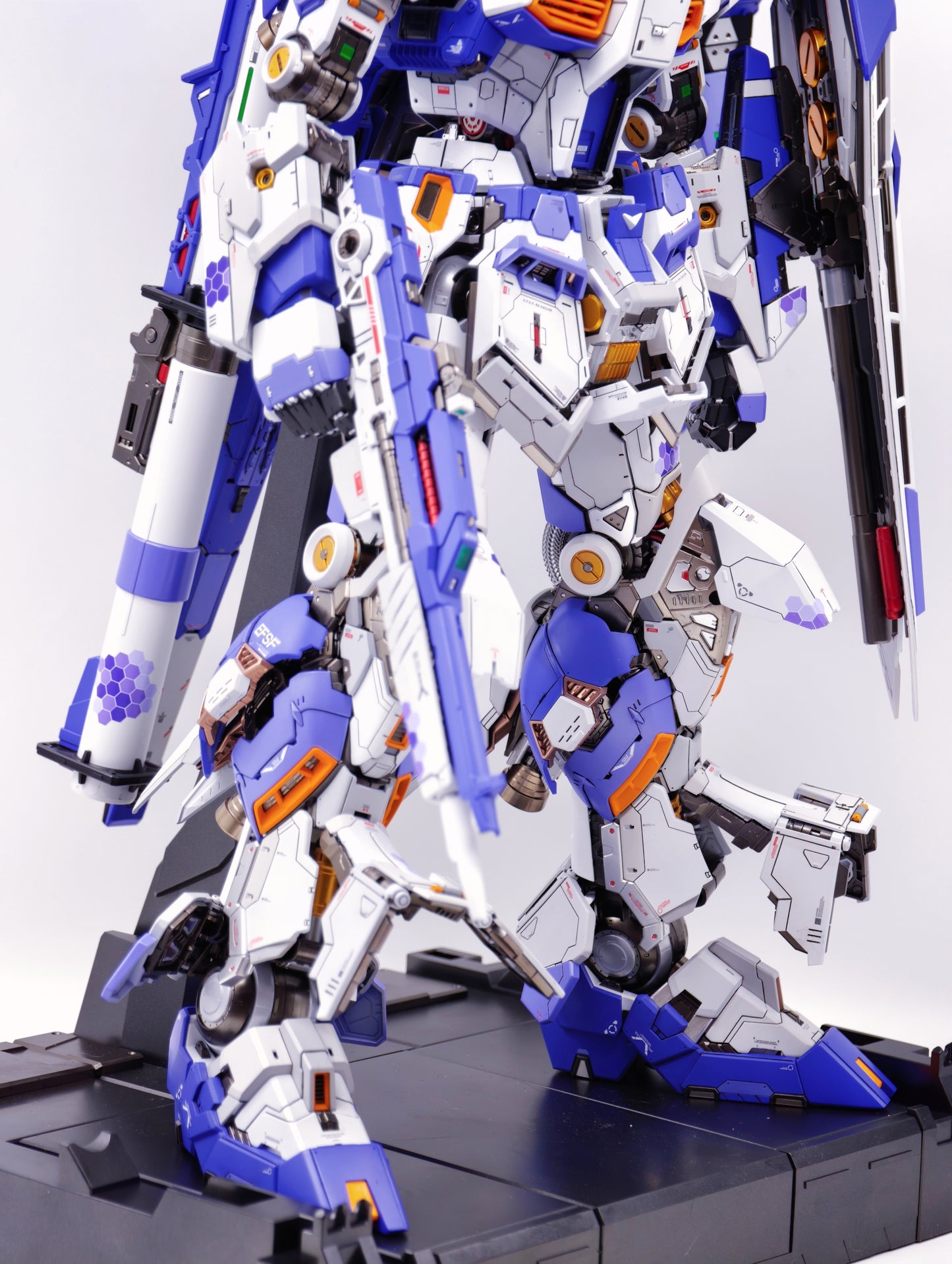 [Color customization]  PG Unleashed 1/60 Nu Gundam+resin enhanced conversion parts (HI-V color scheme) model kit