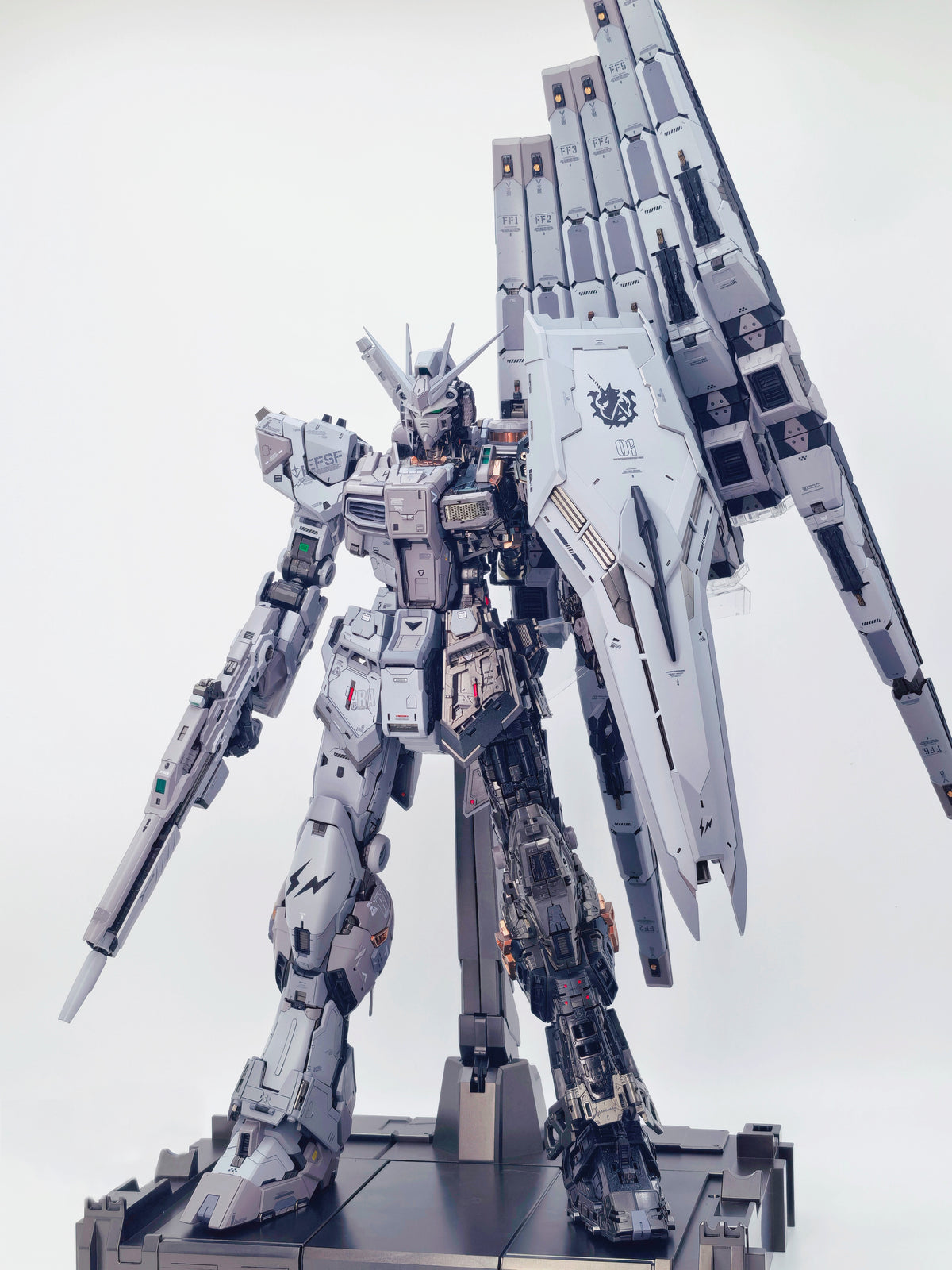 [Custom Painting]  PG Unleashed 1/60 Nu Gundam+resin enhanced conversion parts (Fragment Color Scheme) model kit