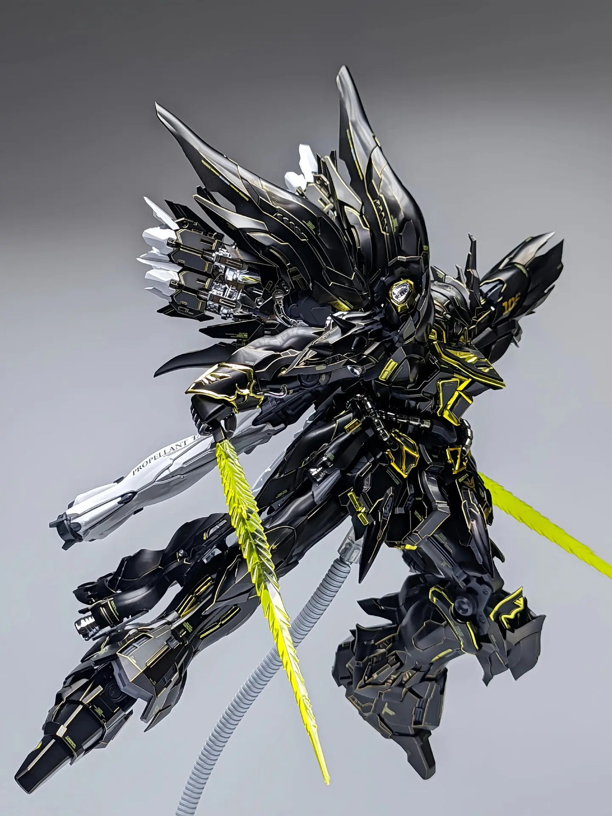 [Custom Electroplating] Comet Technology-01-Crimson Drei MG 1/100 GK Sinanju (Titanium Black With Gilded Gold Electroplating Color Scheme) Model Kit