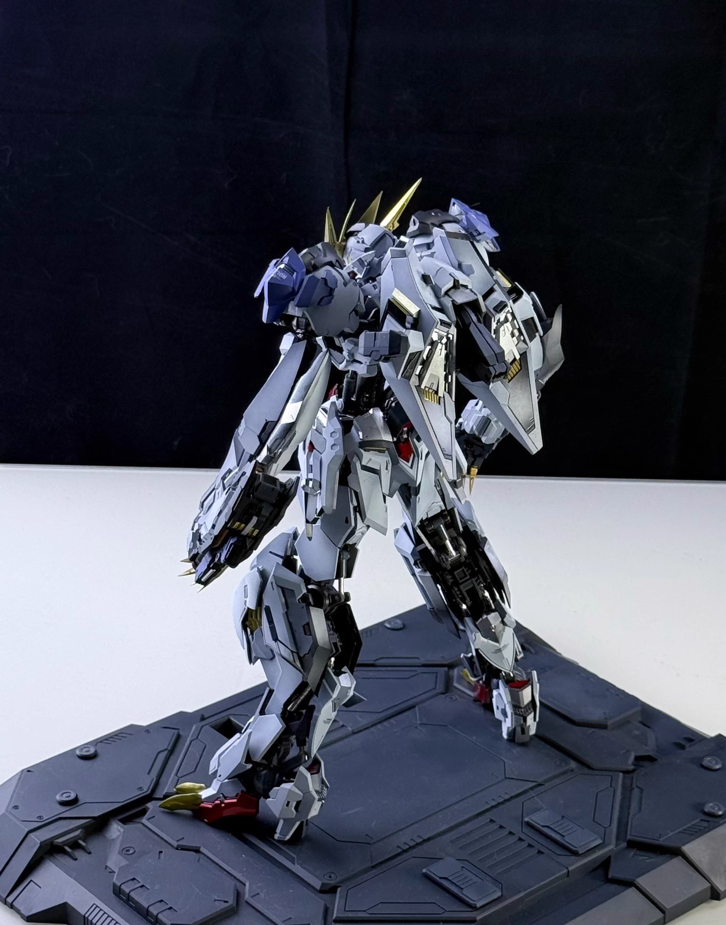 [Color customization] WOLF TECH 1/100 MG detail up Barbatos Lupus Rex king (Shading color scheme) model kit