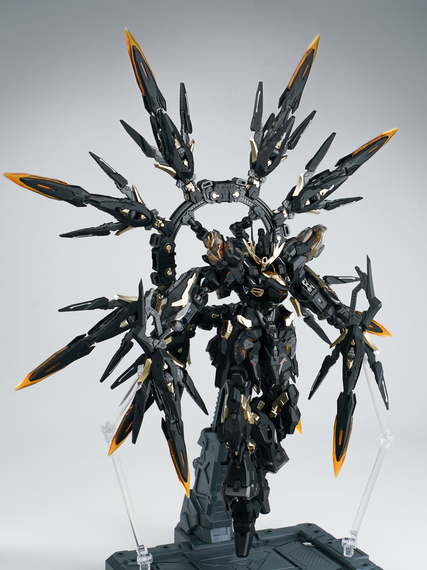 [Pre-Order] Vientiane Fusion 1/100 Apocalypse Mech Assembly Model Kit (Black and Gold scheme)