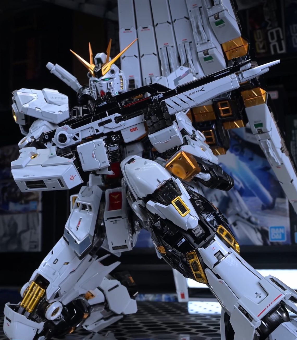 [Color customization] PG Unleashed 1/60 Nu Gundam (Titanium Electroplated color scheme) Model Kit