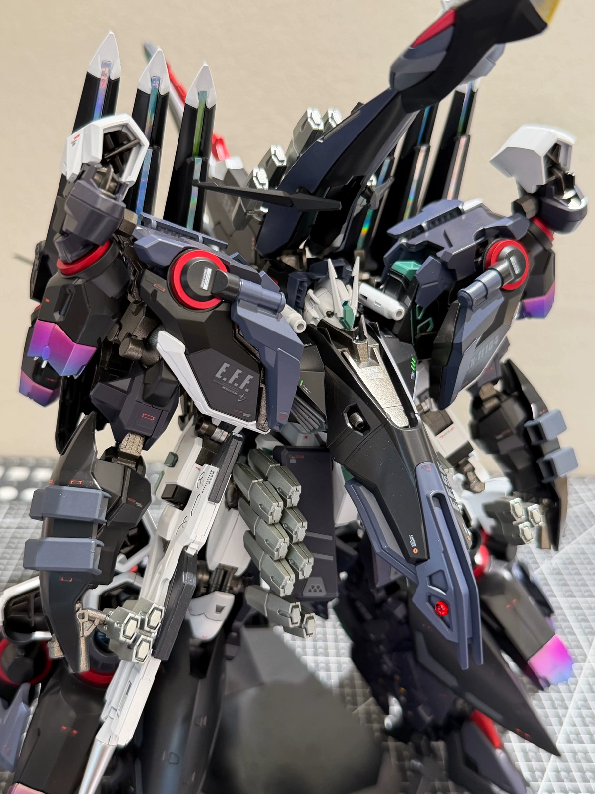 [Custom Painting] Bandai HG 1/144 Mobile Suit Gundam Hathaway's Flash TX-ff104 Alyzeus(Black Red Color Scheme ) Model Kit