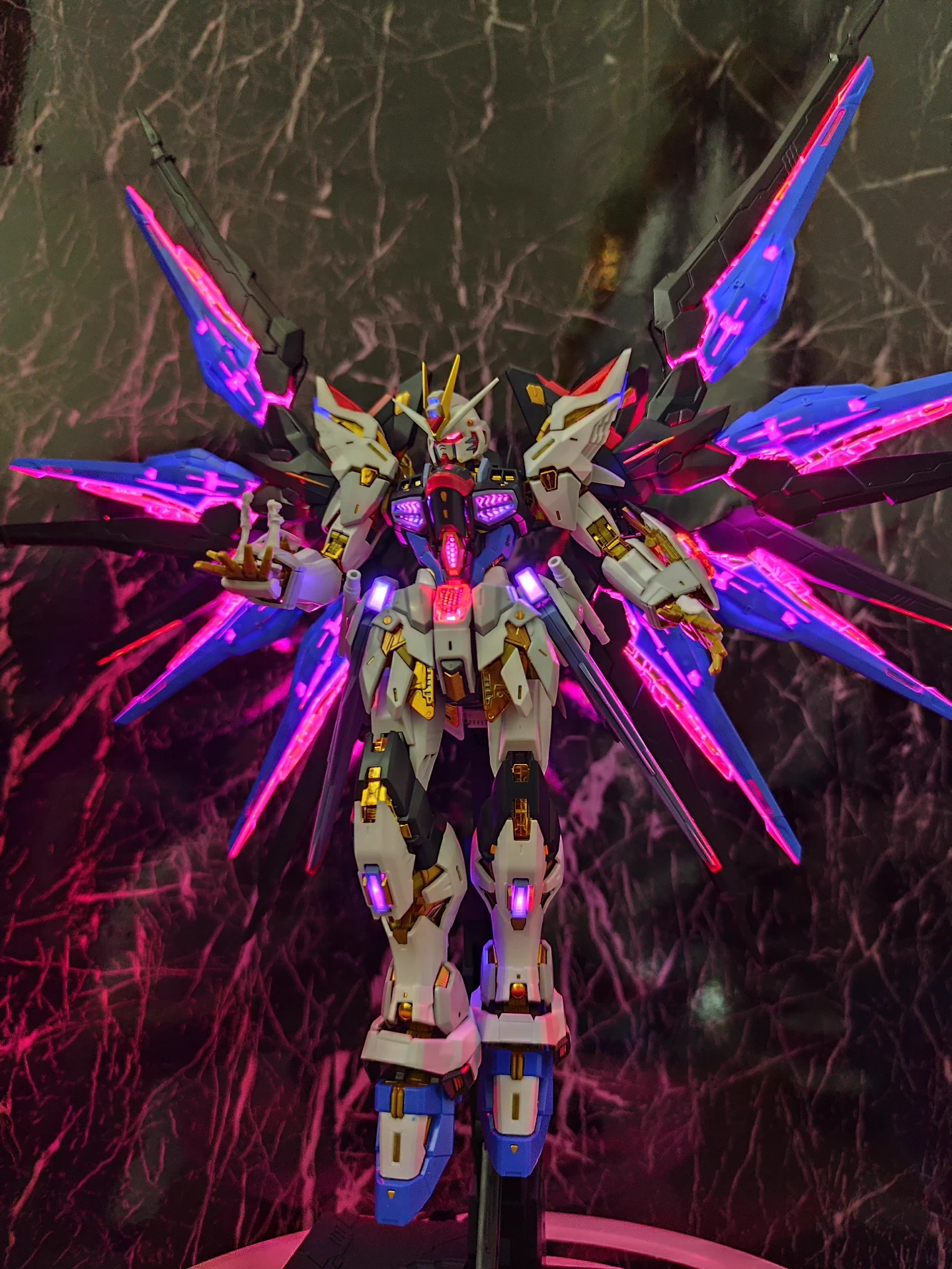 [Light/Color customization]Bandai/CHIMELONG 1/100 MGEX Strike Freedom Gundam Model Kit (Original color/Black Version) Light-up Assembled Version