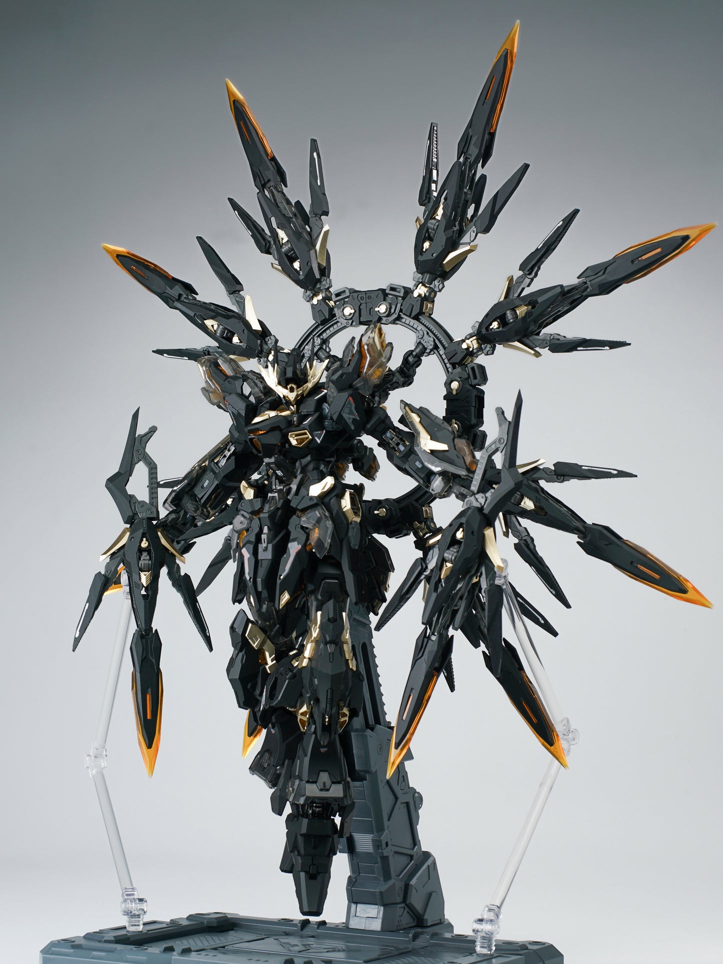 [Pre-Order] Vientiane Fusion 1/100 Apocalypse Mech Assembly Model Kit (Black and Gold scheme)