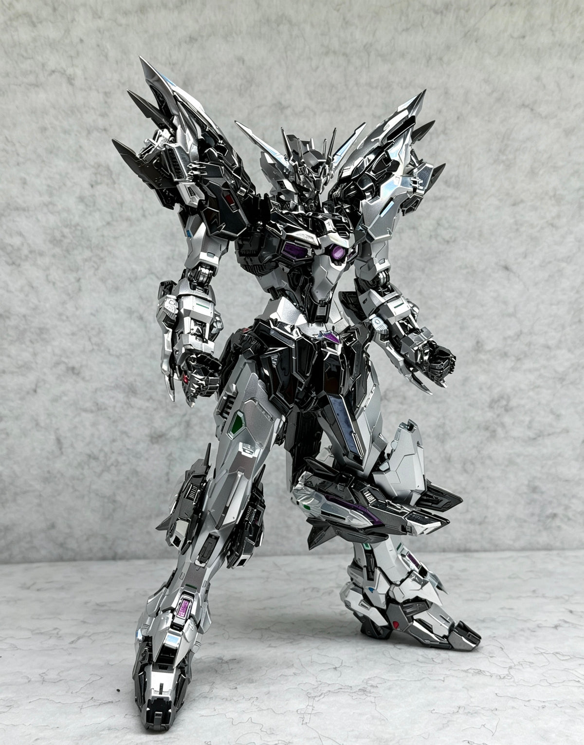 [Custom Electroplating] Infinite Dimension RT-002 Nemesis (Titanium Black with Holographic Silver Electroplated Color Scheme) Model Kit