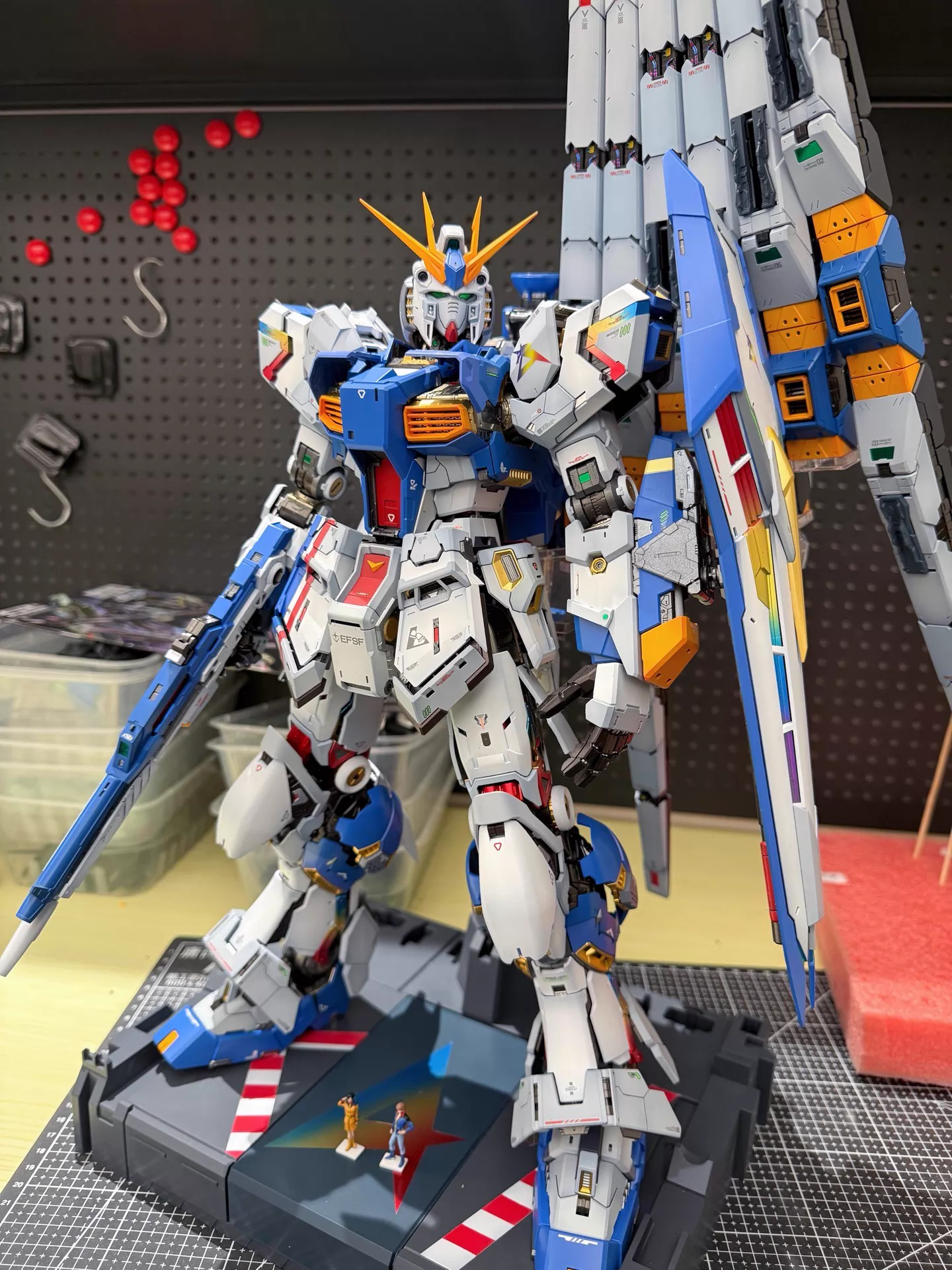 [Top-spec Customization] PG Unleashed 1/60 Nu Gundam (FF color scheme) model kit
