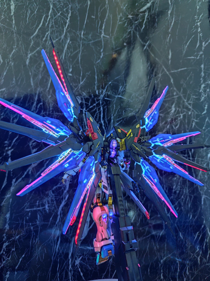 [Light/Color customization]Bandai/CHIMELONG 1/100 MGEX Strike Freedom Gundam Model Kit (Original color/Black Version) Light-up Assembled Version