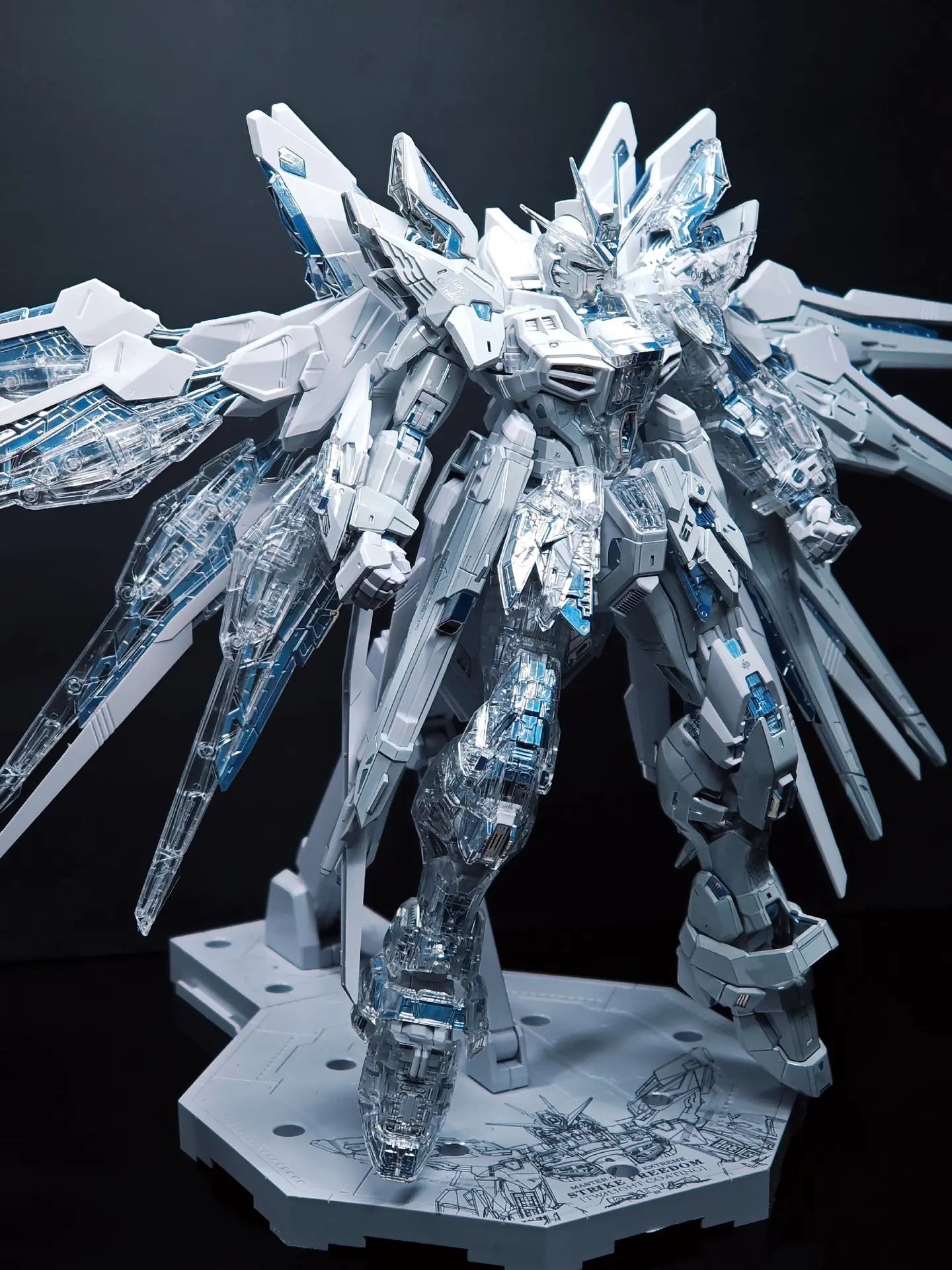 [Clear parts]MGEX 1/100 Strike Freedom Gundam (Armor clear parts)