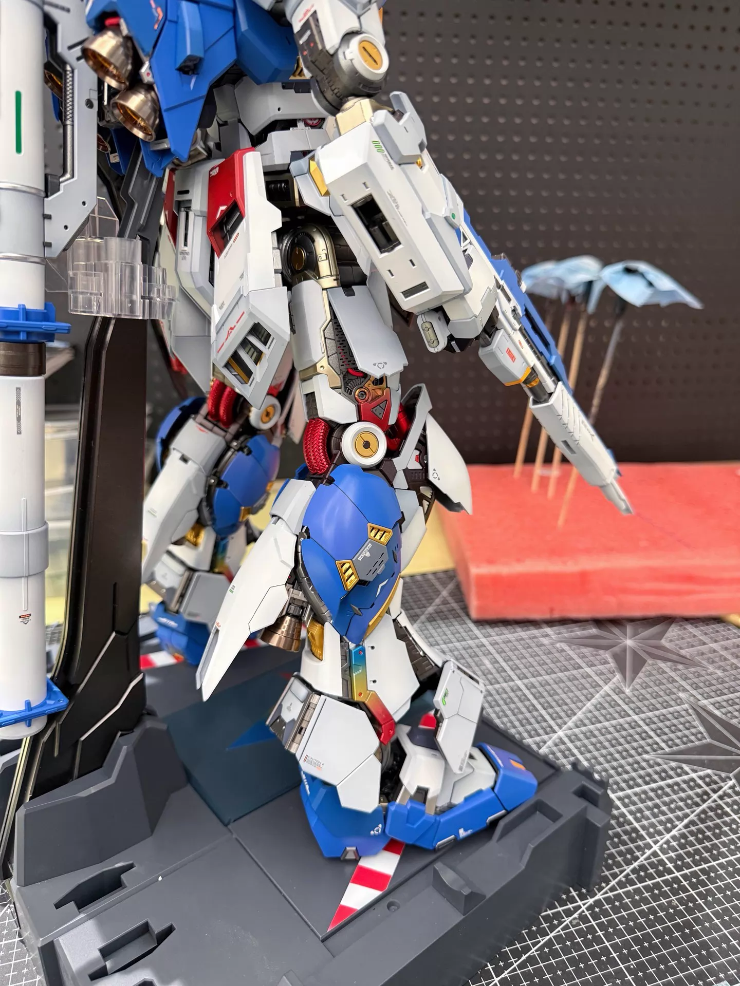 [Top-spec Customization] PG Unleashed 1/60 Nu Gundam (FF color scheme) model kit