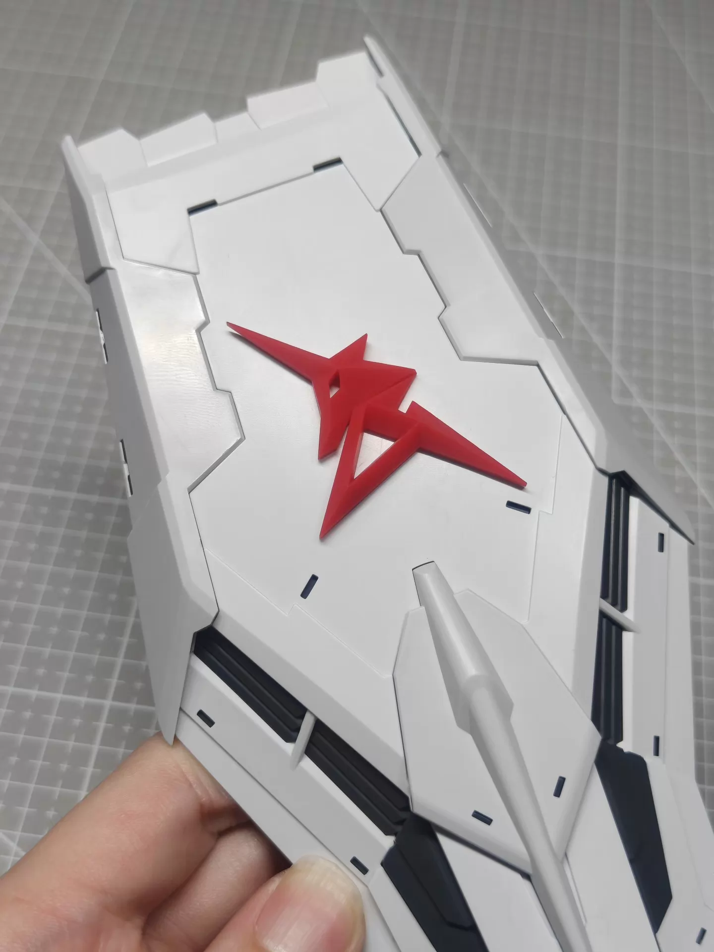 [3D printed pieces] PGU Nu Gundam Shield & Shoulder Magnetic Emblem Relief