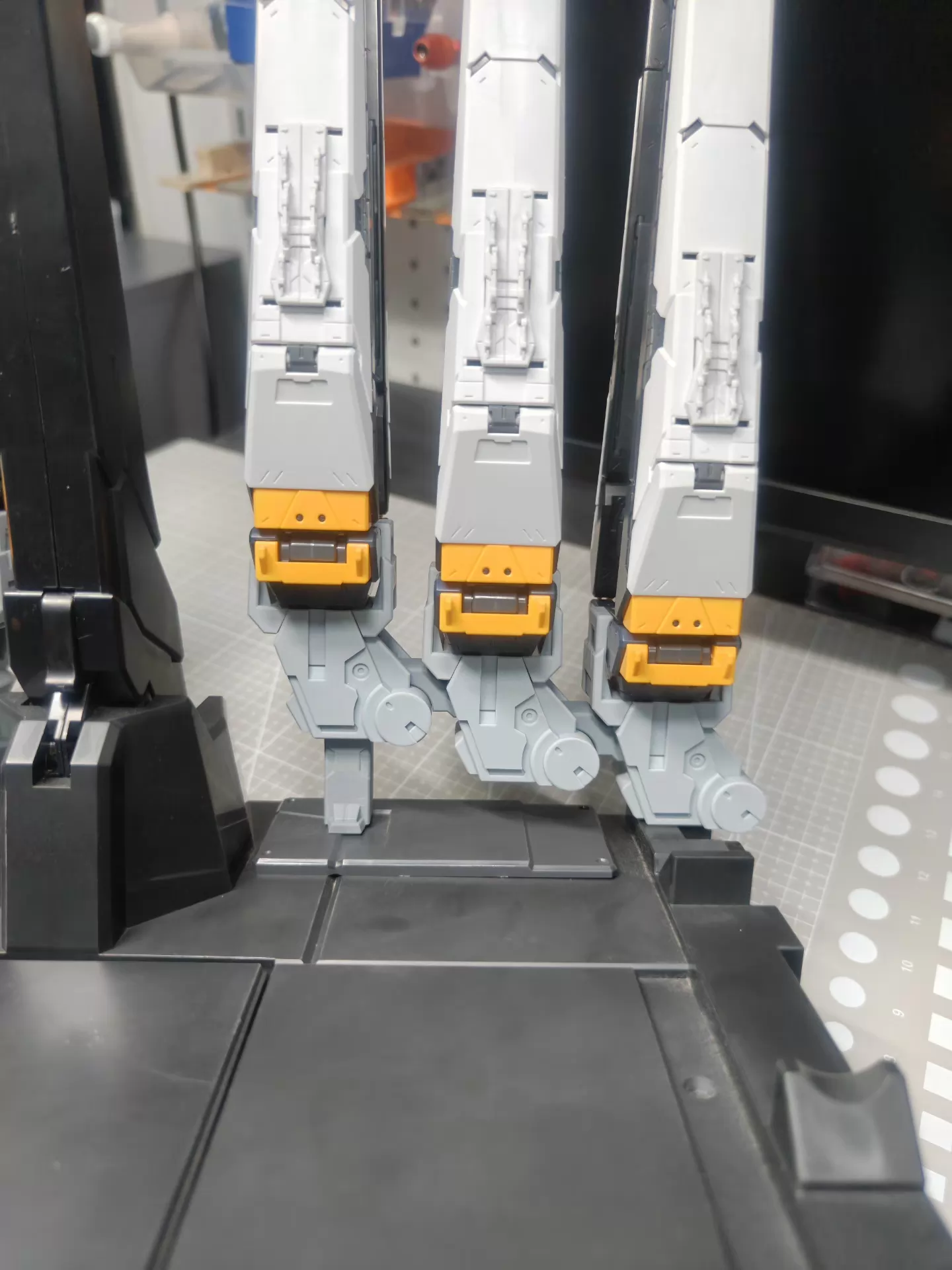 [Resin pieces/3D printed pieces] Bandai PG Unicorn PGU 1/60 ν Gundam Fin Funnel Stand/ Weapon Stand