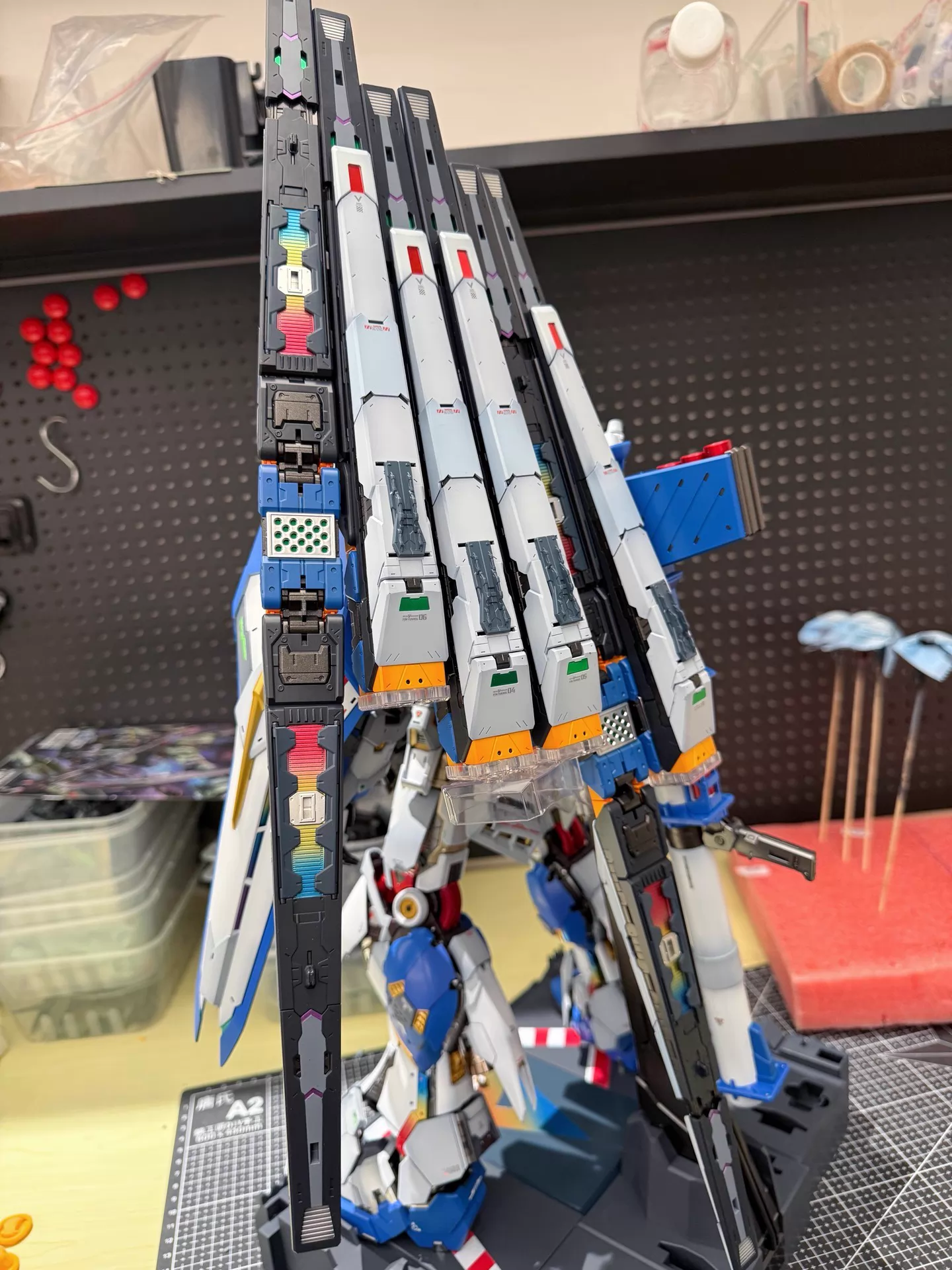[Top-spec Customization] PG Unleashed 1/60 Nu Gundam (FF color scheme) model kit