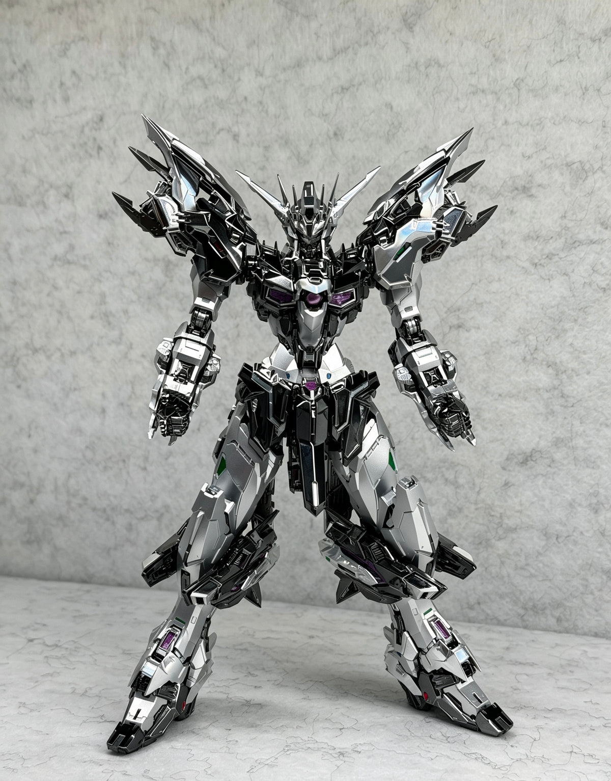 [Custom Electroplating] Infinite Dimension RT-002 Nemesis (Titanium Black with Holographic Silver Electroplated Color Scheme) Model Kit