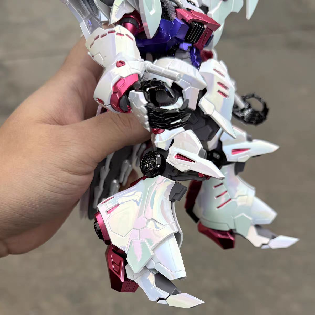 [Color customization] YIYA Model 1/120 Amx-004 Qubeley Standard Version (Iridescent white electroplating color scheme ) Model Kits