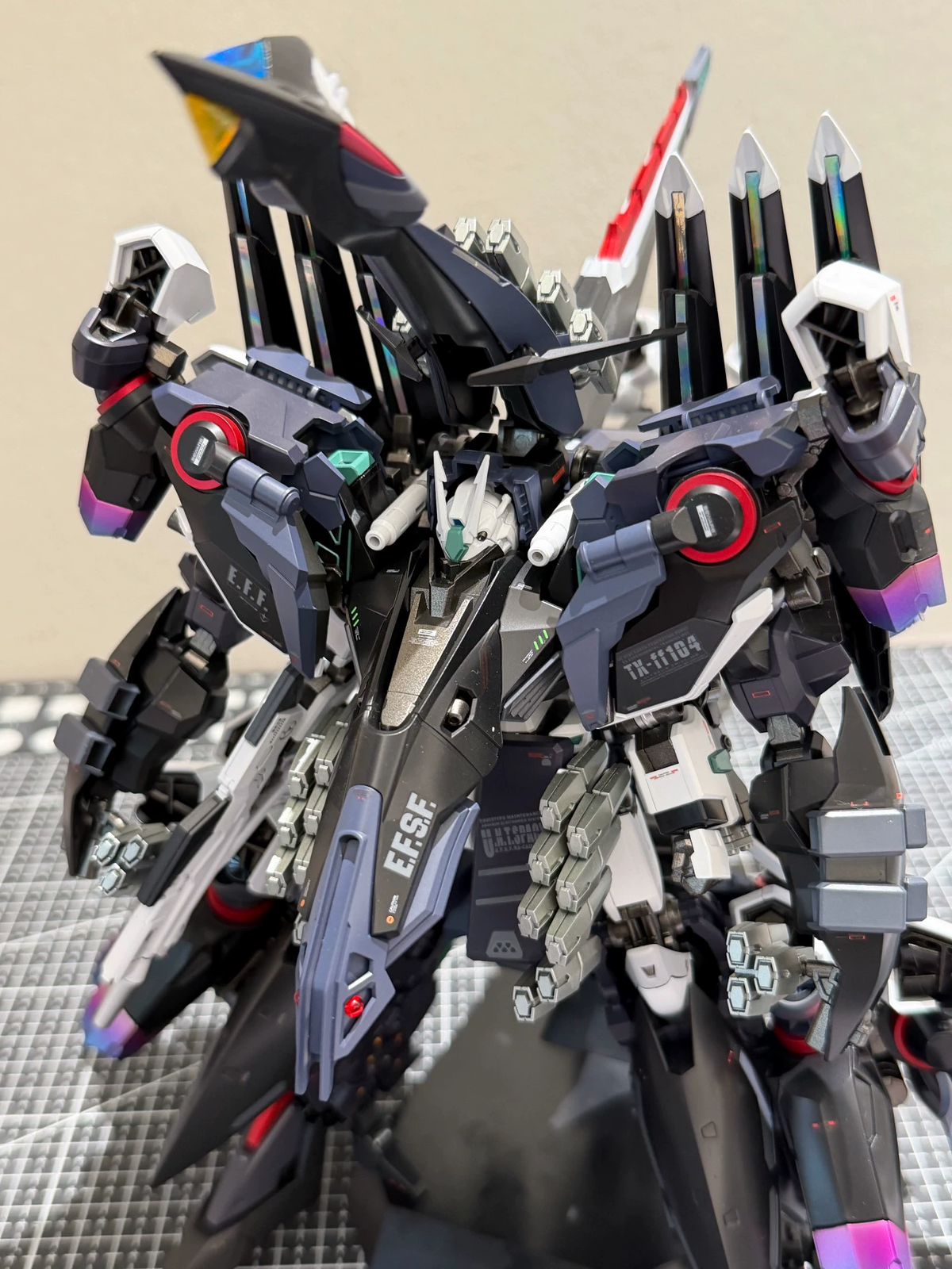 [Custom Painting] Bandai HG 1/144 Mobile Suit Gundam Hathaway's Flash TX-ff104 Alyzeus(Black Red Color Scheme ) Model Kit