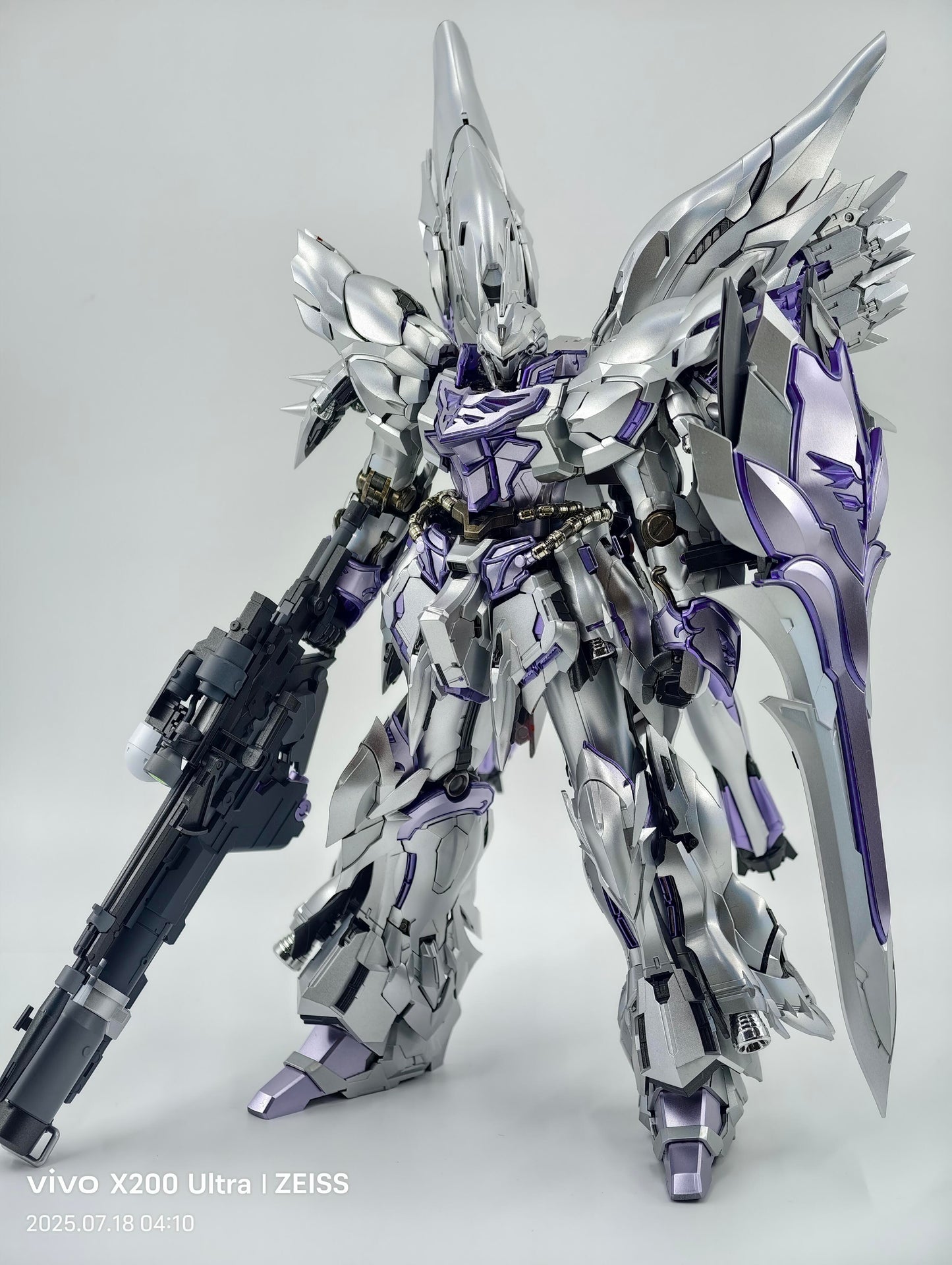 [Color customization]Comet Technology-01-Crimson Drei MG 1/100 GK Sinanju Model Kit (Matting metallic red color scheme) Model Kit