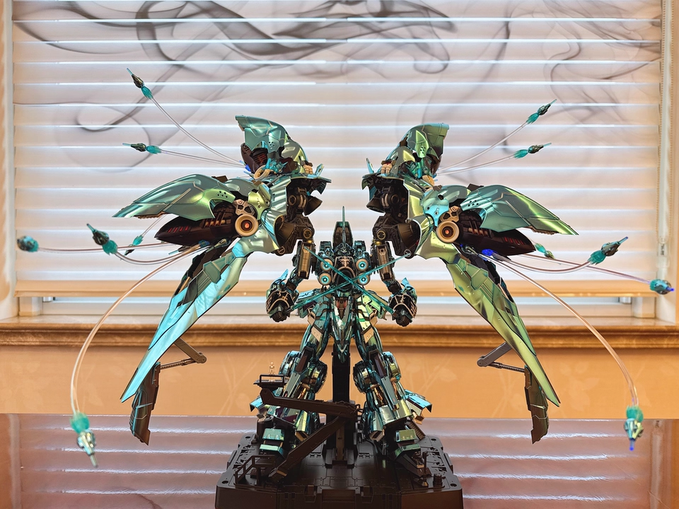[Color customization]Axis Model Works (Solomon) 1/100 scale Osiris Aerial Dominator (Electroplated Iridescent green color scheme) Model Kit