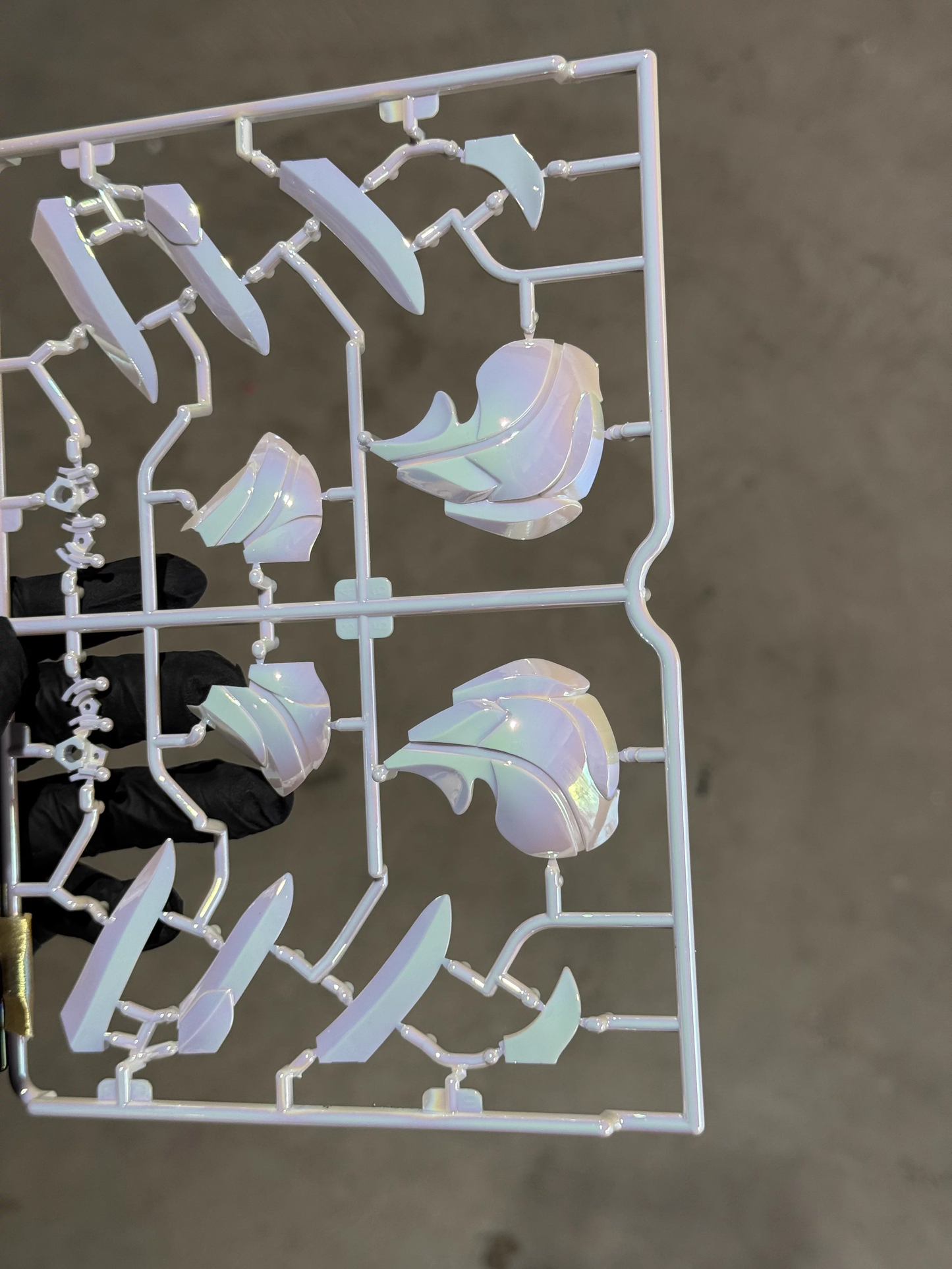 [Color customization]Comet Technology-01-Crimson Drei MG 1/100 GK Sinanju Model Kit (Electroplated Iridescent white color scheme) Model Kit