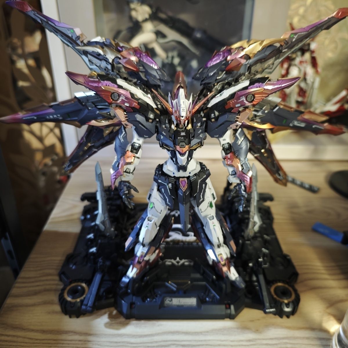 [Color customization] Infinite Dimension RT-002 Nemesis (Gradient Purple Color Scheme) Model Kit