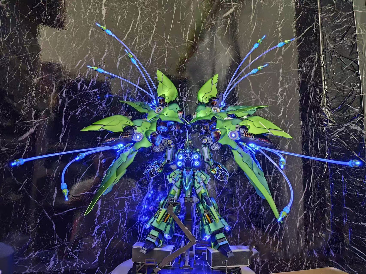 [Light/Color customization]MG Axis Model Works (Solomon) 1/100 scale Osiris Aerial Dominator Light-up Assembled Version