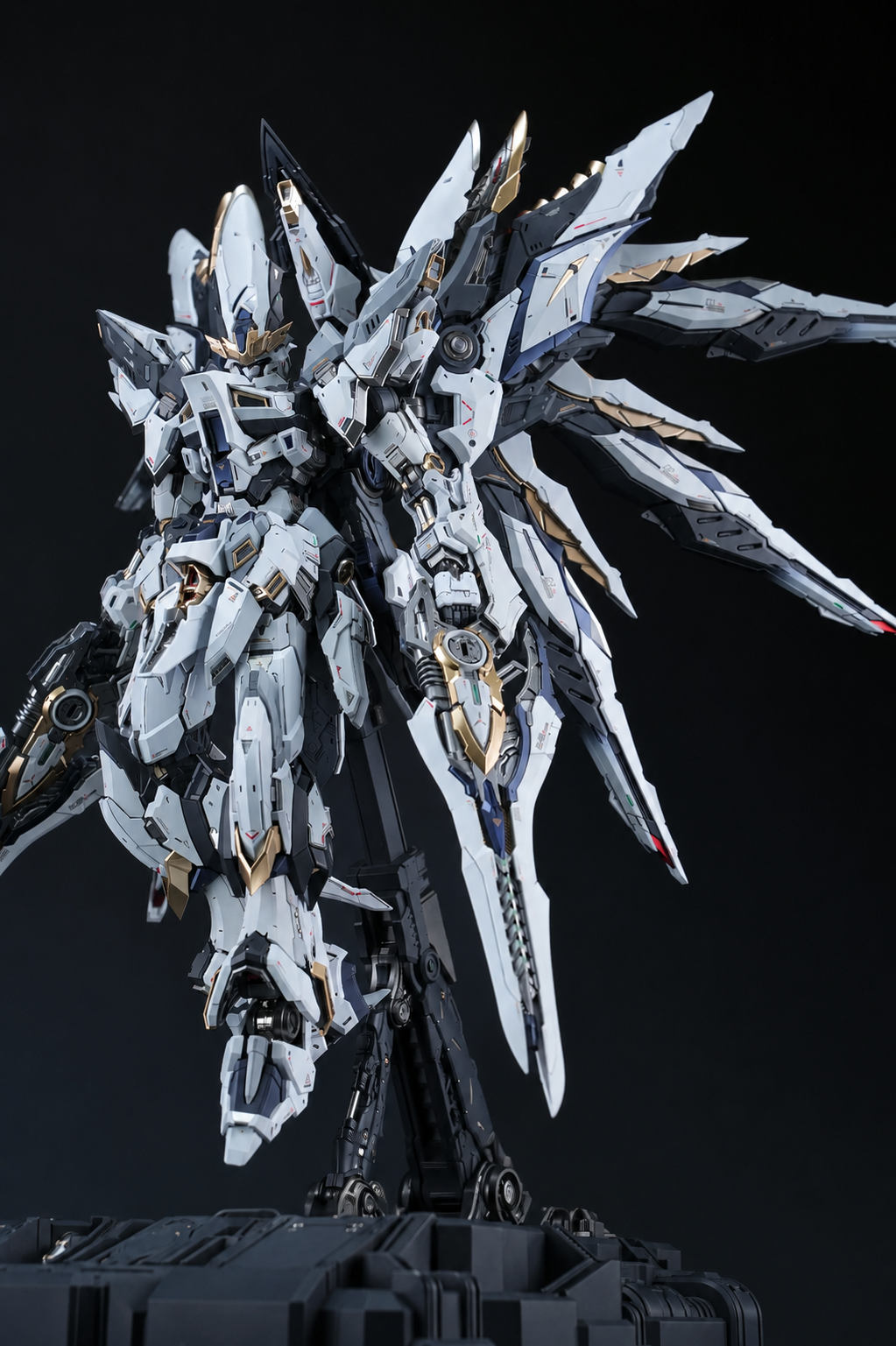 [Color customization] Einta Industries 1/72 Sky Defender (Asymmetrical Color Scheme) Model Kit