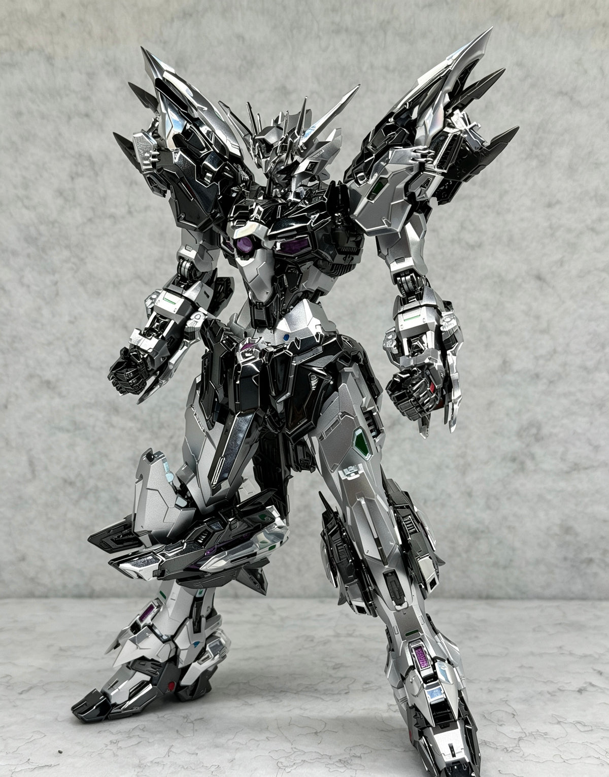 [Custom Electroplating] Infinite Dimension RT-002 Nemesis (Titanium Black with Holographic Silver Electroplated Color Scheme) Model Kit