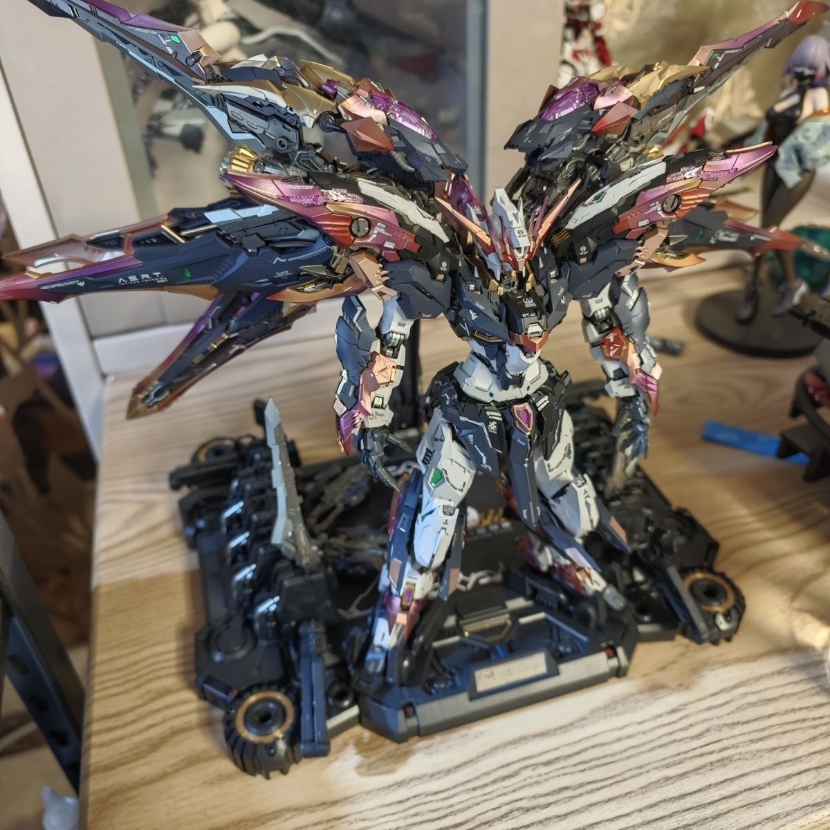 [Color customization] Infinite Dimension RT-002 Nemesis (Gradient Purple Color Scheme) Model Kit