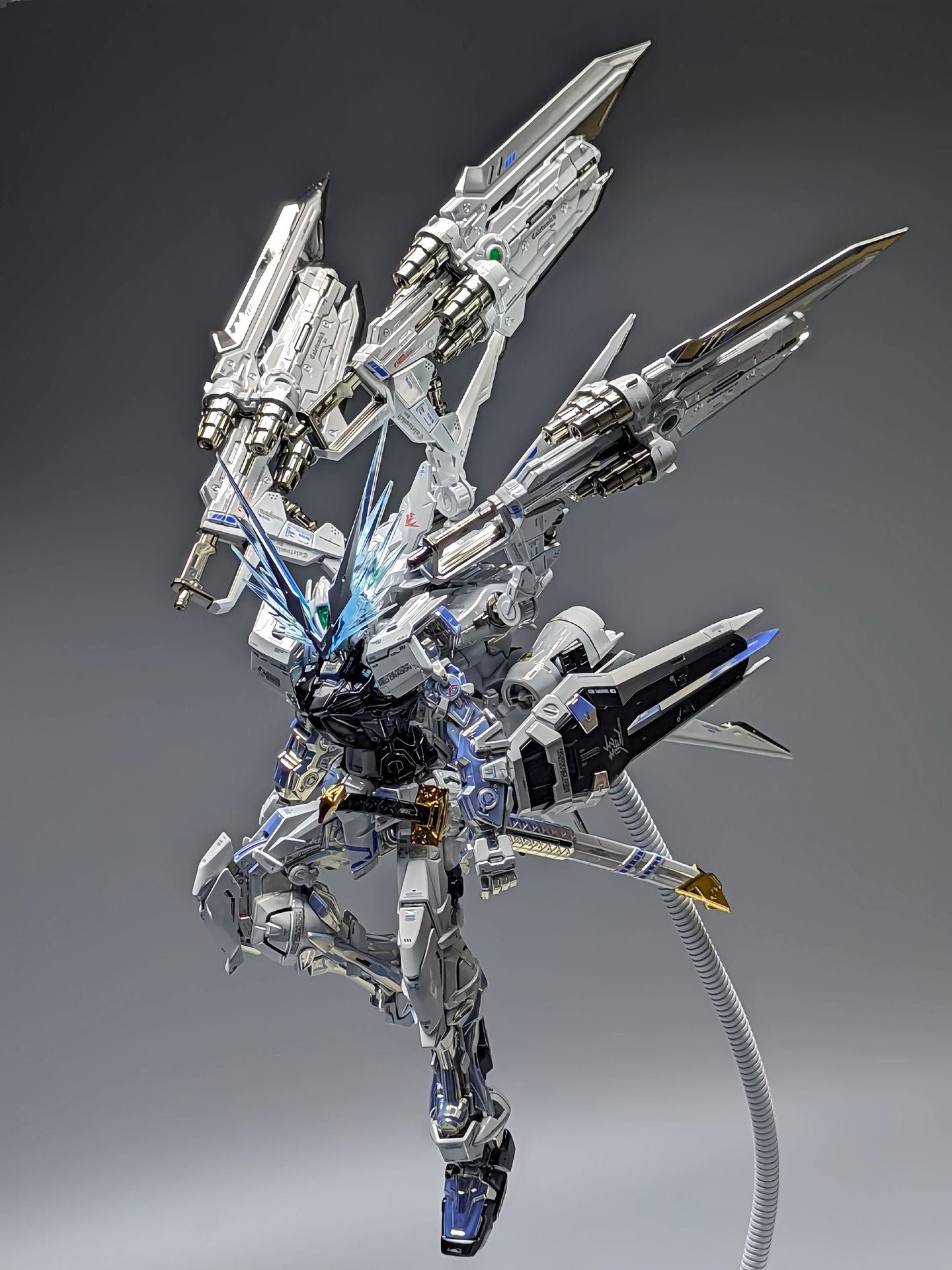 [Custom Electroplating] Bandai MG 1/100 Gundam Astray Red Dragon (Twilight Electroplated Color Scheme ) Model Kits