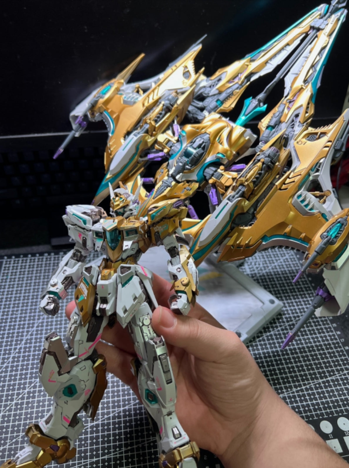 [Color customization]IN ERA+ 1/100 RMD Series Thunderbolt Manta Ray Equipment Version（gold color scheme）Model Kit