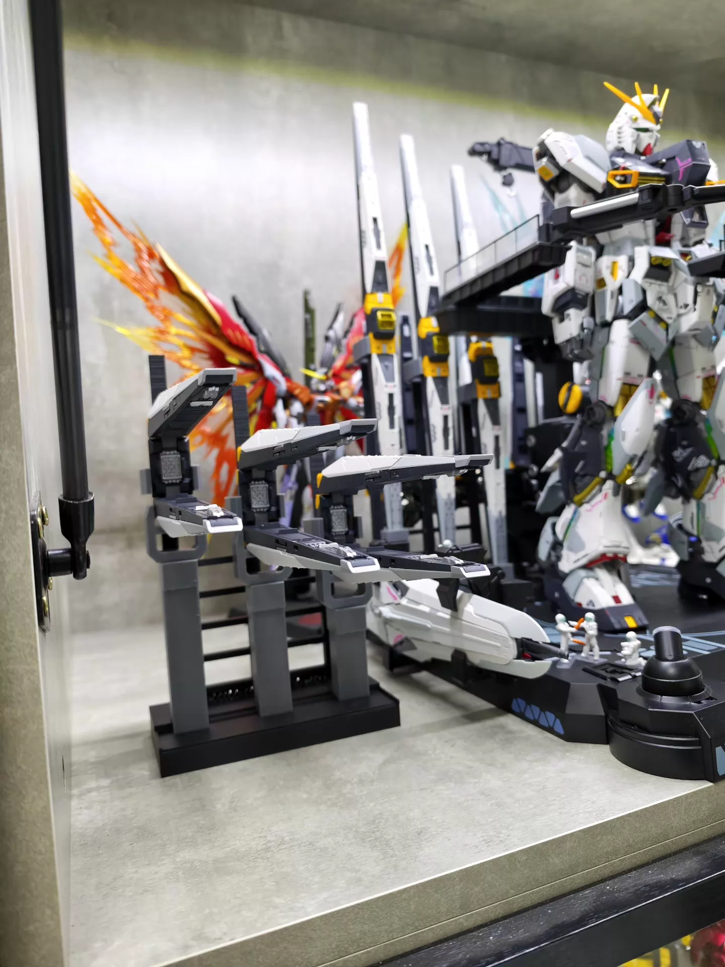 [3D printed pieces] Bandai/Daban Metal Structure Nu ν Gundam Fin Funnel Stand/ Weapon Stand