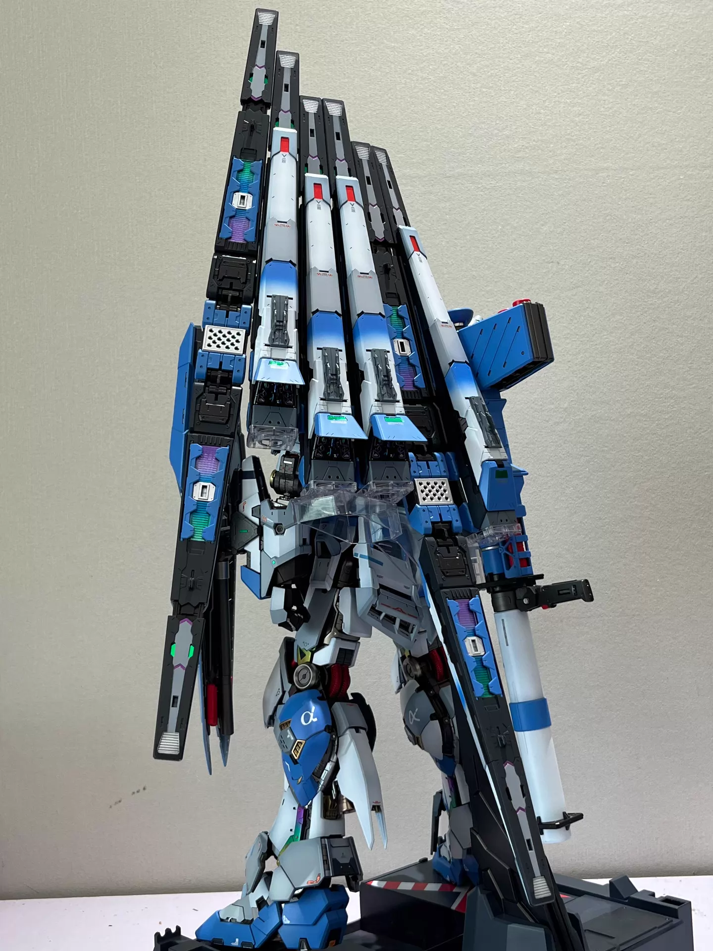 [Color customization] PG Unleashed 1/60 Nu Gundam (Blue-white color scheme) model kit