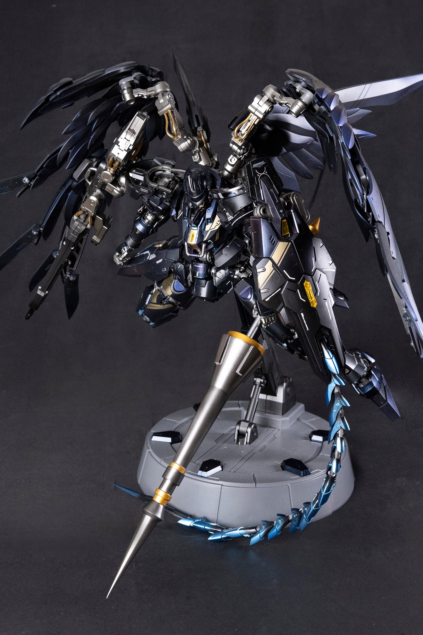 [Color customization] Nilson Works PG 1/60 Monument EX Flugel (Prism Blue Black color scheme) Model Kit