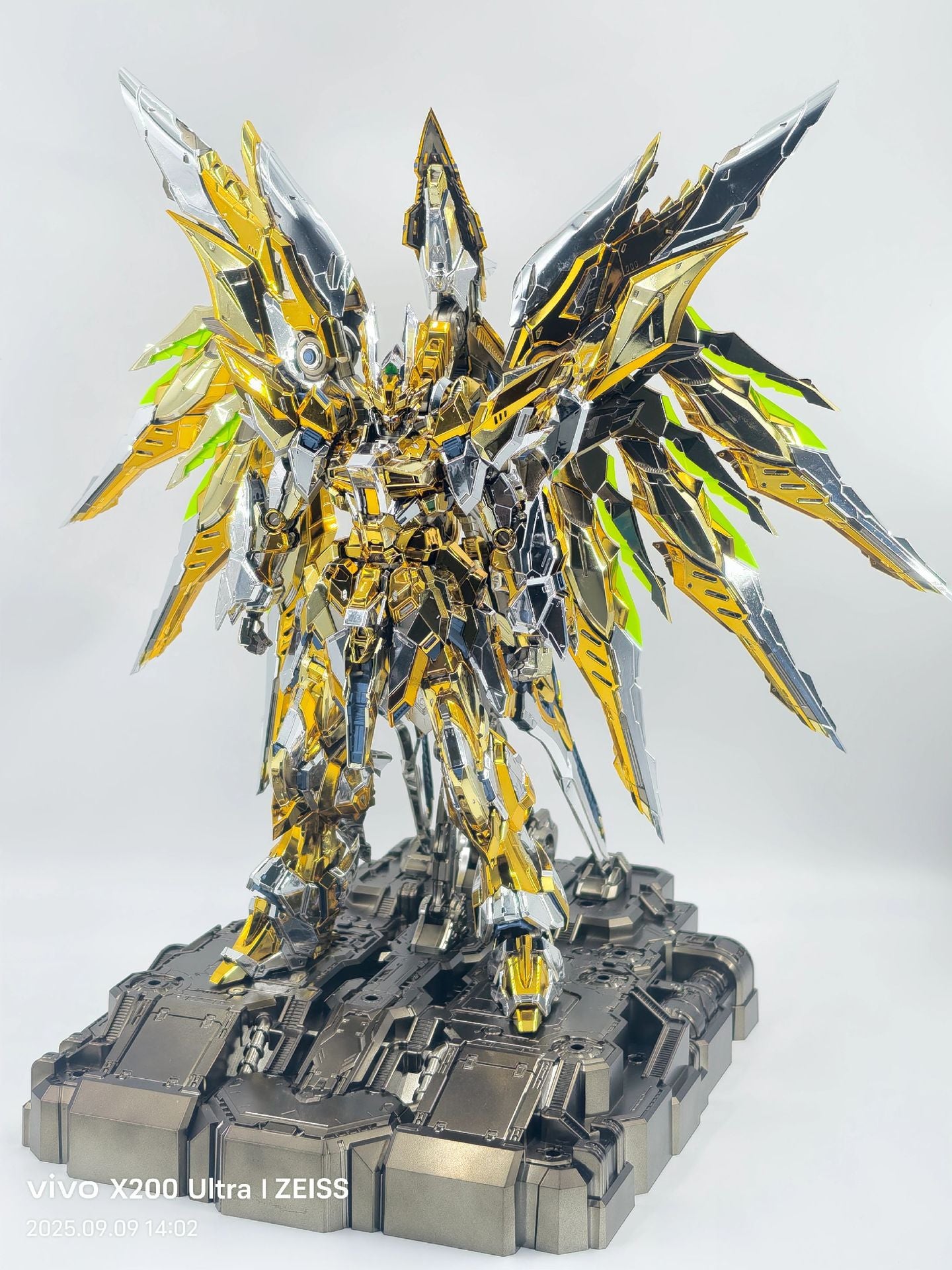 [Color customization] Einta Industries Sky Defender 1/72 Model Kit (Electroplating gold color scheme) Model Kit