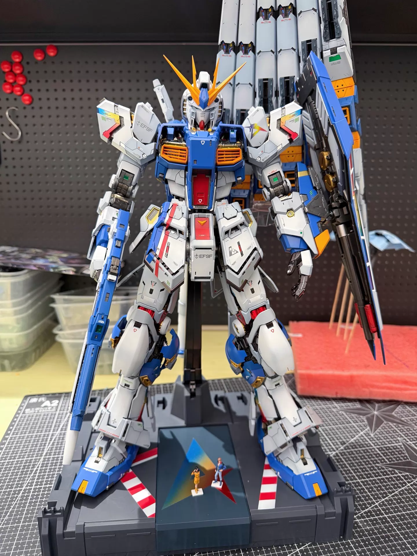 [Top-spec Customization] PG Unleashed 1/60 Nu Gundam (FF color scheme) model kit