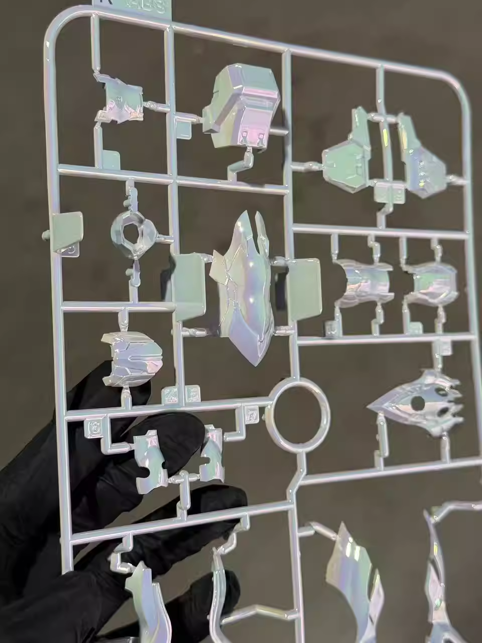 [Color customization]Comet Technology-01-Crimson Drei MG 1/100 GK Sinanju Model Kit (Electroplated Iridescent white color scheme) Model Kit