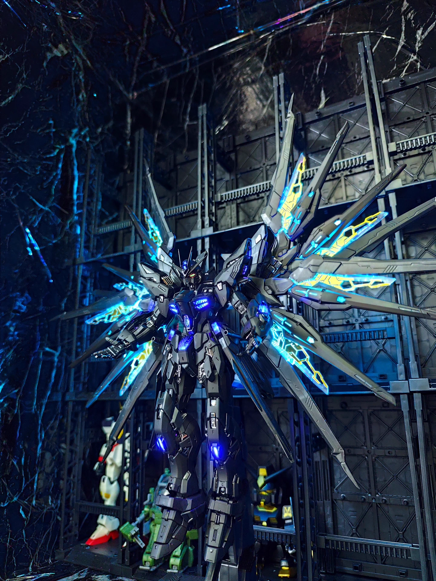 [Light/Color customization]Bandai/CHIMELONG 1/100 MGEX Strike Freedom Gundam Model Kit (Original color/Black Version) Light-up Assembled Version