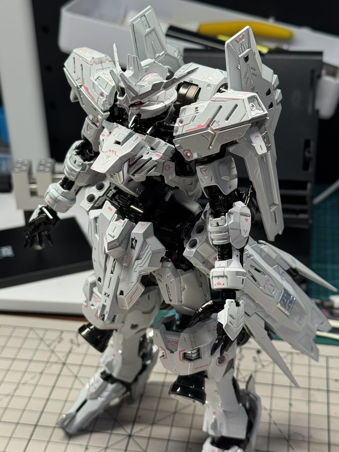 [Color customization] MG 1/100 ASW-G-XX Gundam Vidar (Titanium White/Black Electroplated color scheme) Model Kit